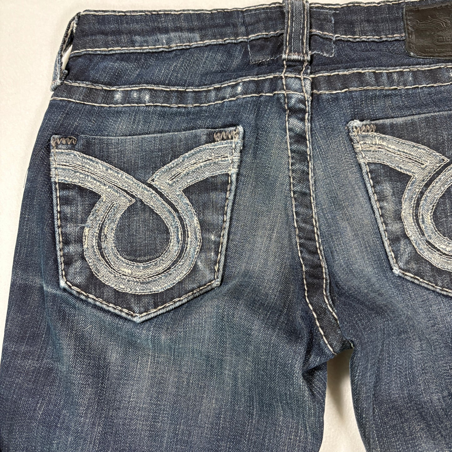 Big Star Jeans Women’s 26R Liv Bootcut Dark Wash Distressed Stretch Denim