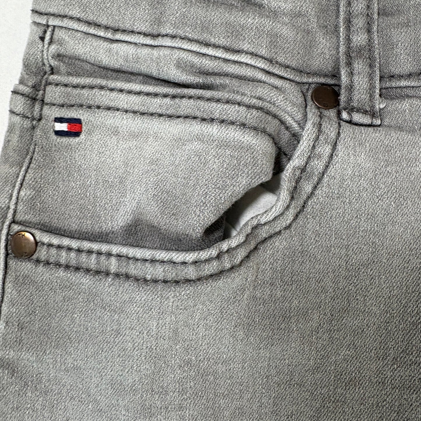 Tommy Hilfiger Jeans Women’s Size 12 Gray Straight Leg Mid Rise Denim Casual