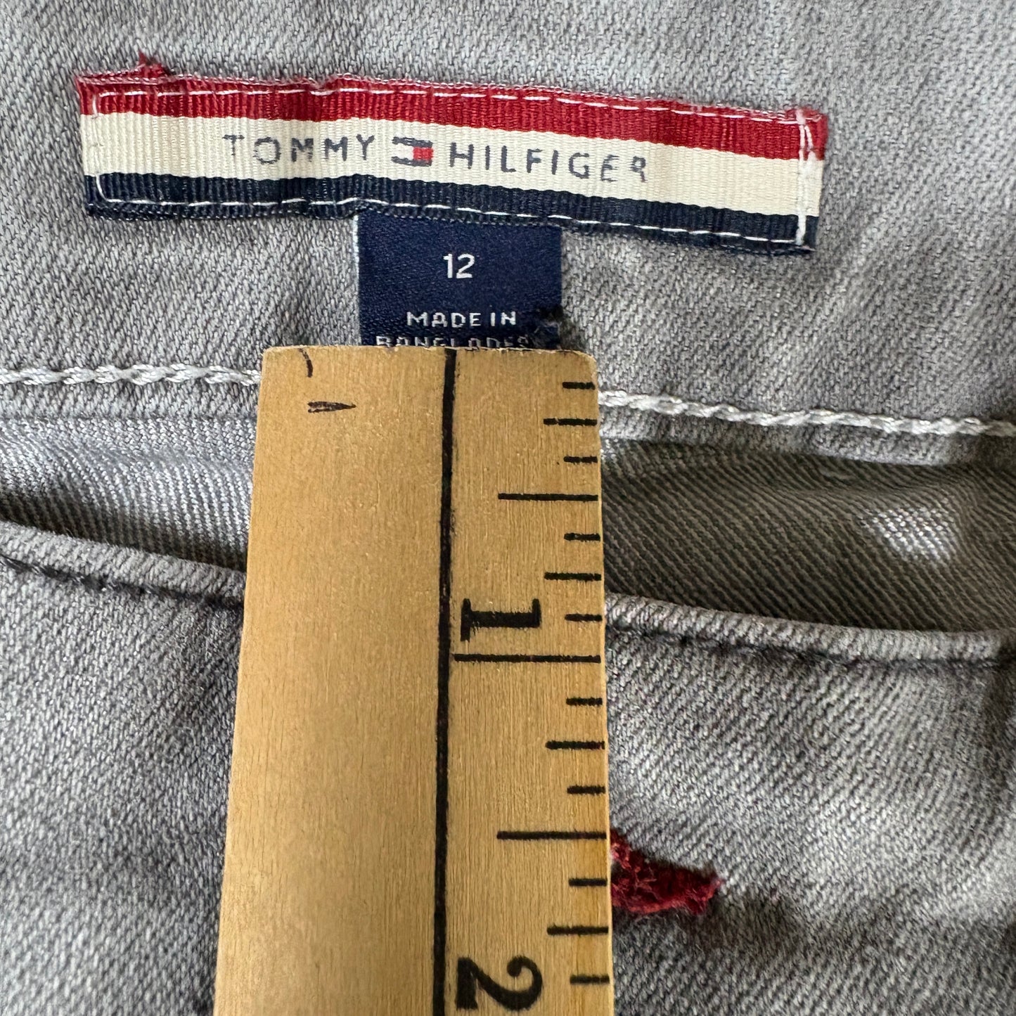 Tommy Hilfiger Jeans Women’s Size 12 Gray Straight Leg Mid Rise Denim Casual