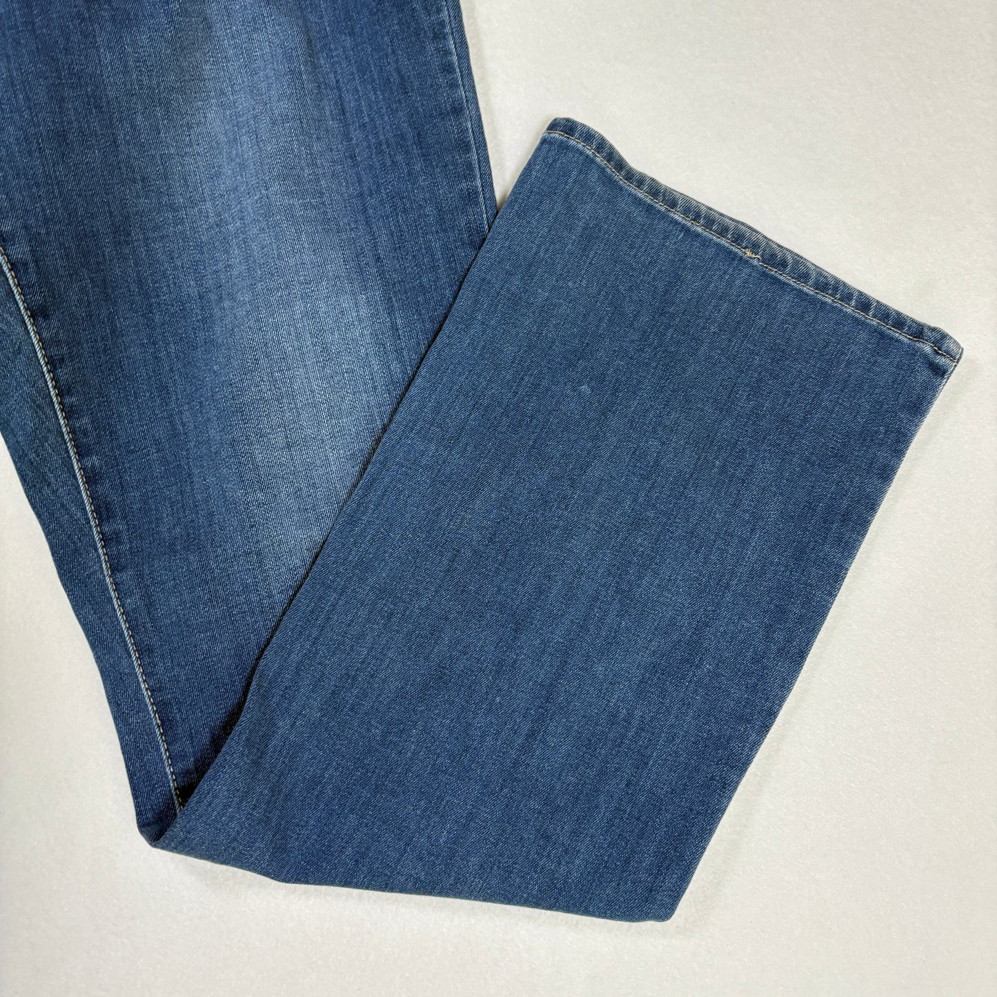 Levi’s Jeans Women’s 32 315 Shaping Bootcut Mid Rise Blue Denim Stretch Casual