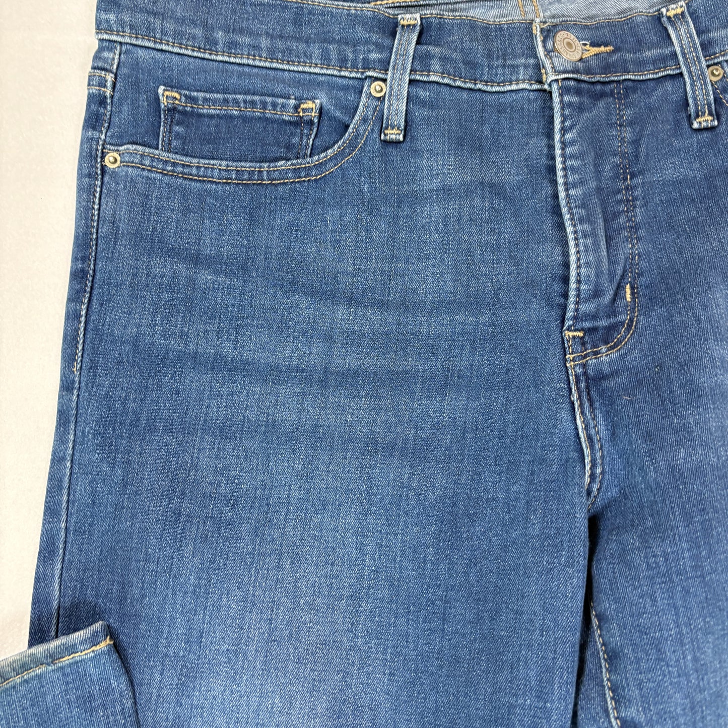 Levi’s Jeans Women’s 32 315 Shaping Bootcut Mid Rise Blue Denim Stretch Casual