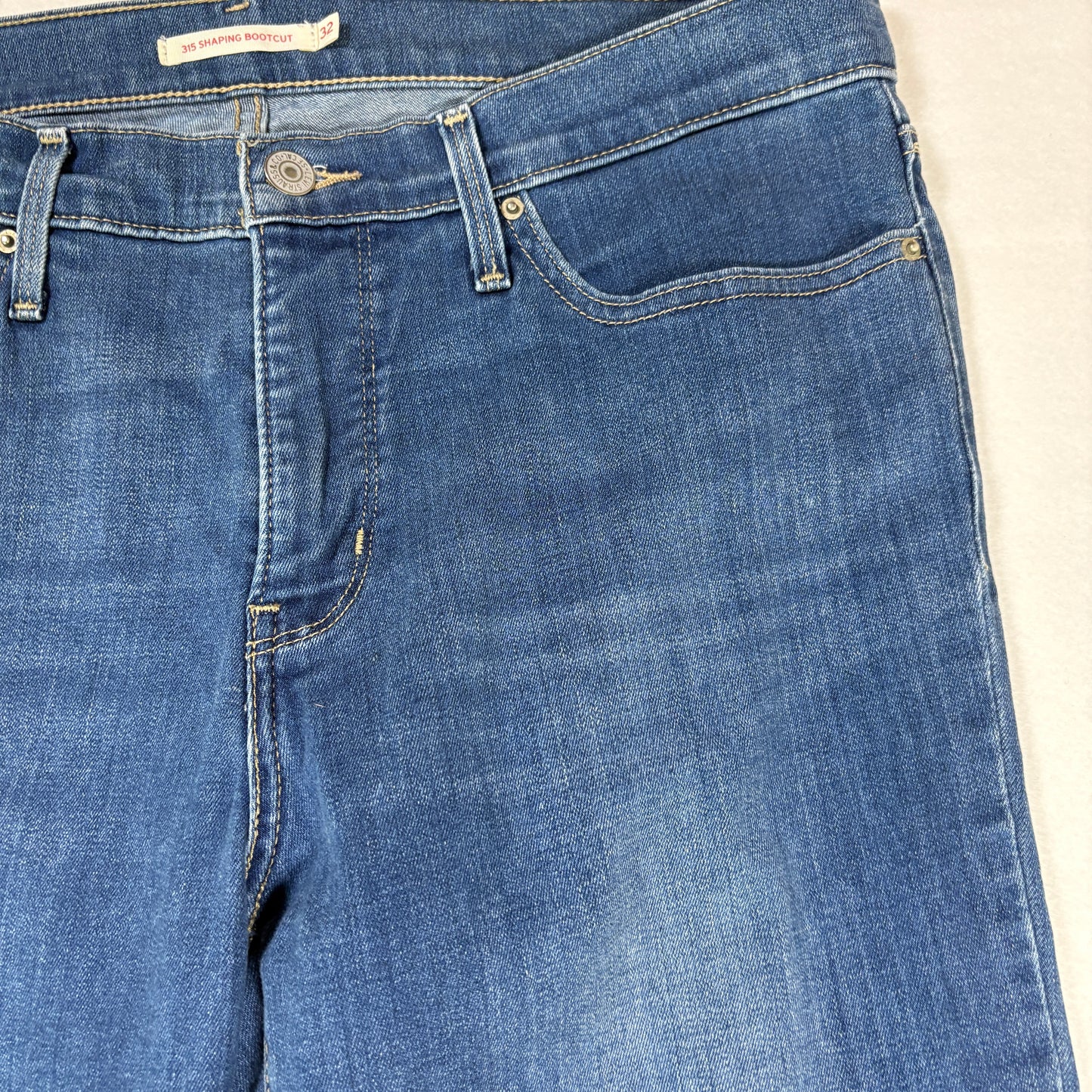 Levi’s Jeans Women’s 32 315 Shaping Bootcut Mid Rise Blue Denim Stretch Casual