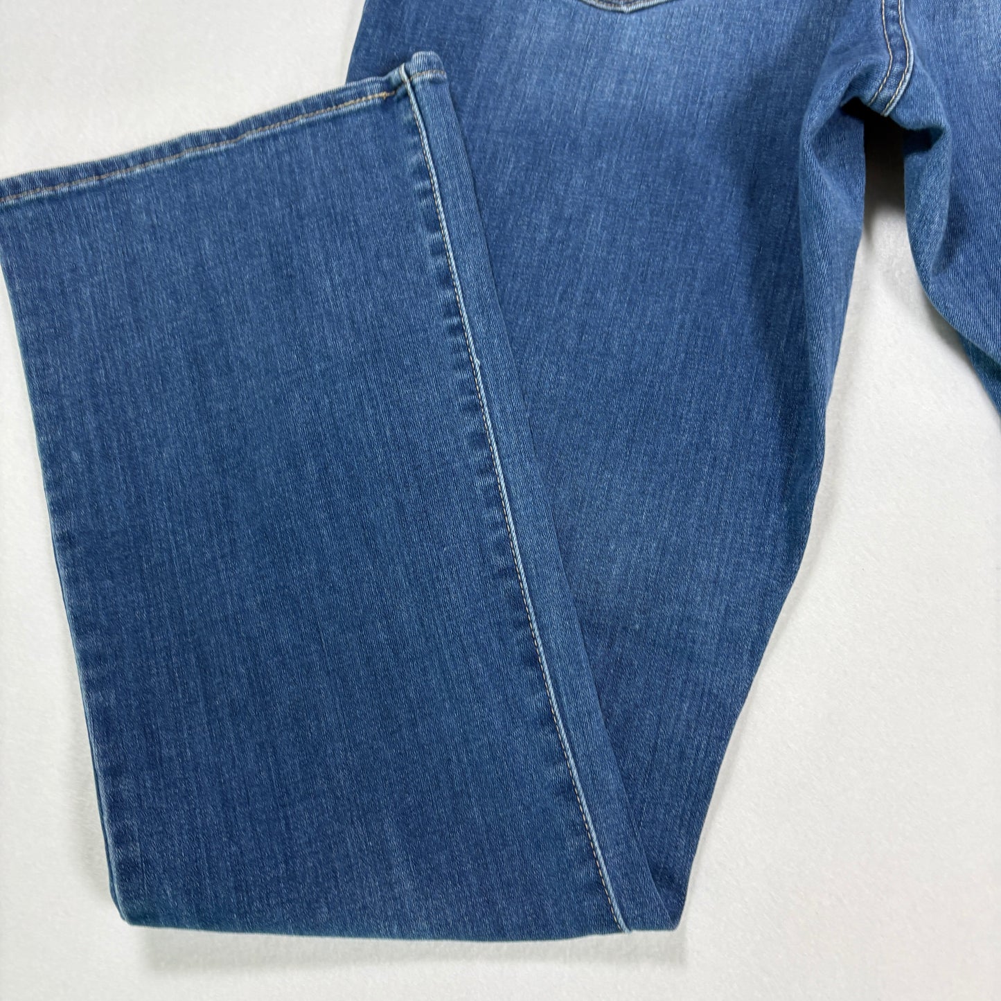 Levi’s Jeans Women’s 32 315 Shaping Bootcut Mid Rise Blue Denim Stretch Casual