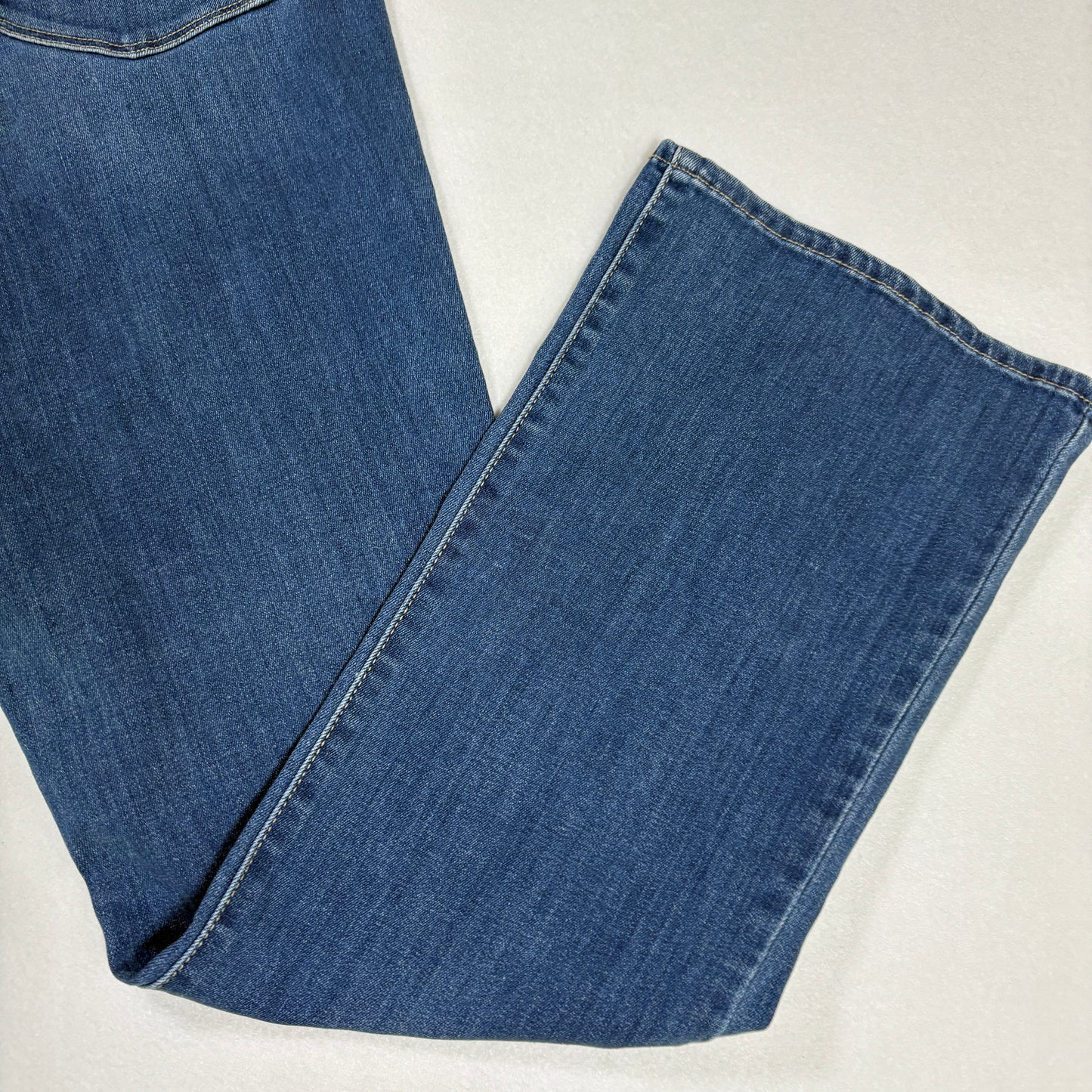 Levi’s Jeans Women’s 32 315 Shaping Bootcut Mid Rise Blue Denim Stretch Casual