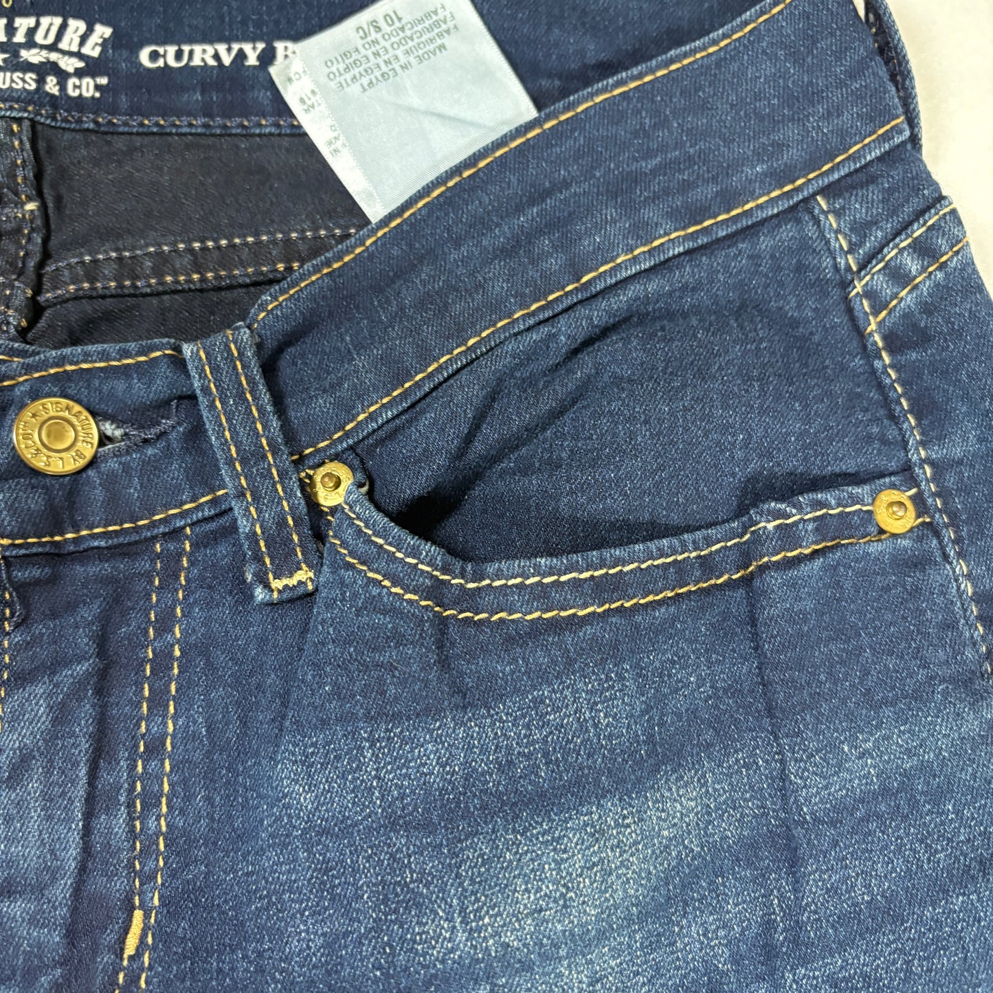 Levi’s Signature Jeans Women’s 10 Curvy Bootcut Mid Rise Dark Wash Stretch Denim