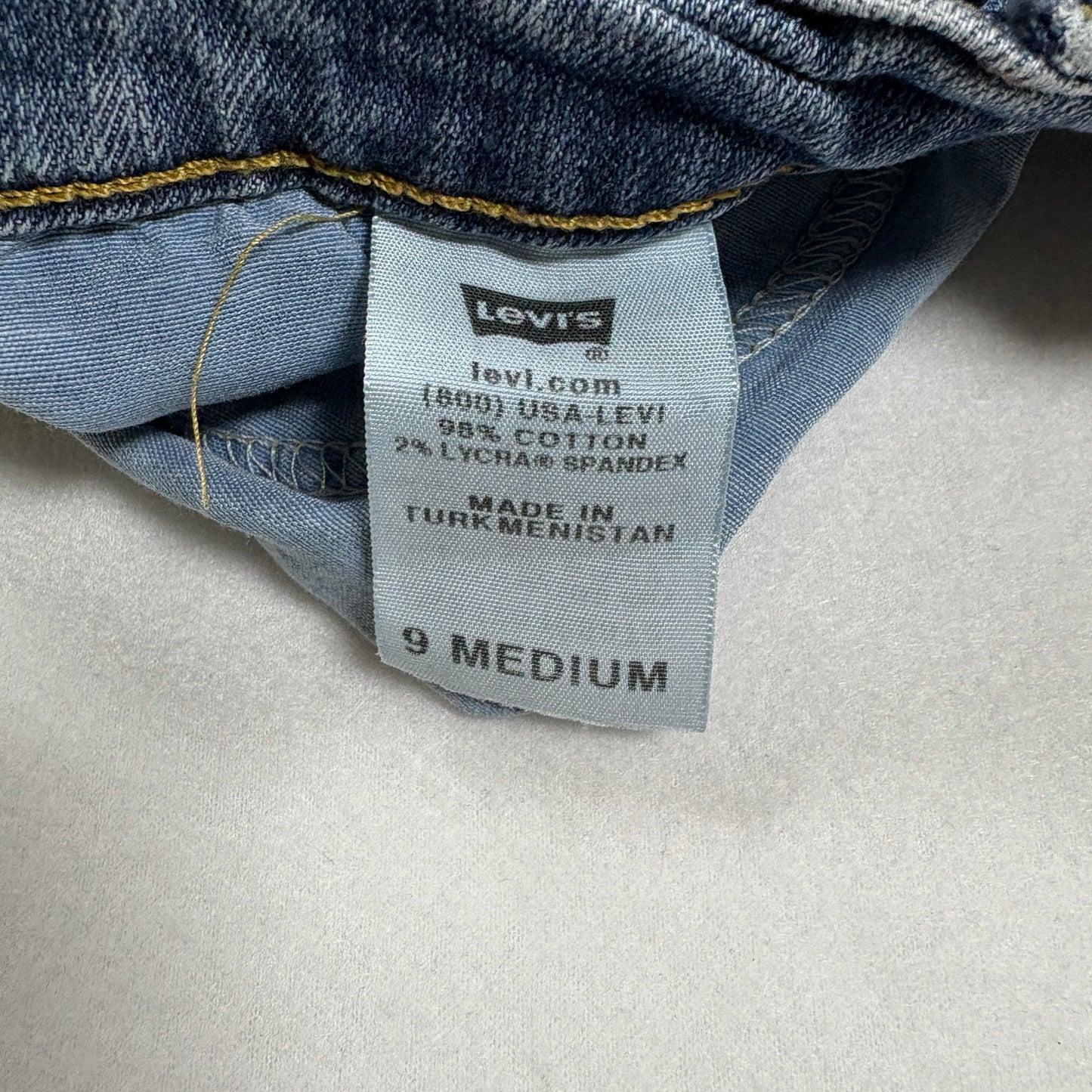 Levi’s Jeans Women’s 9 Medium Blue Distressed Skinny Stretch Denim Ripped