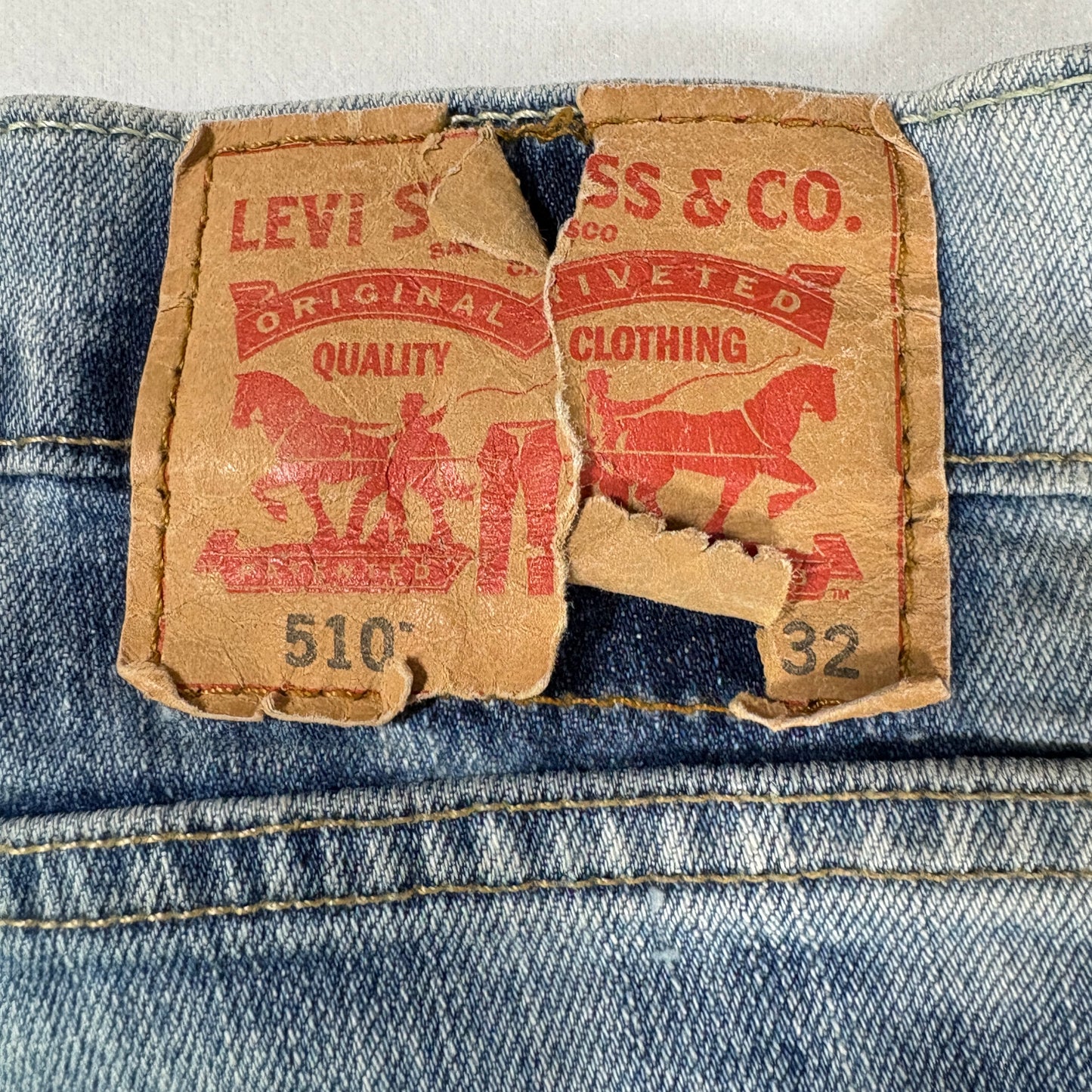 Levi’s 510 Jeans 30x32 Light Wash Skinny Fit Stretch Denim Distressed Label