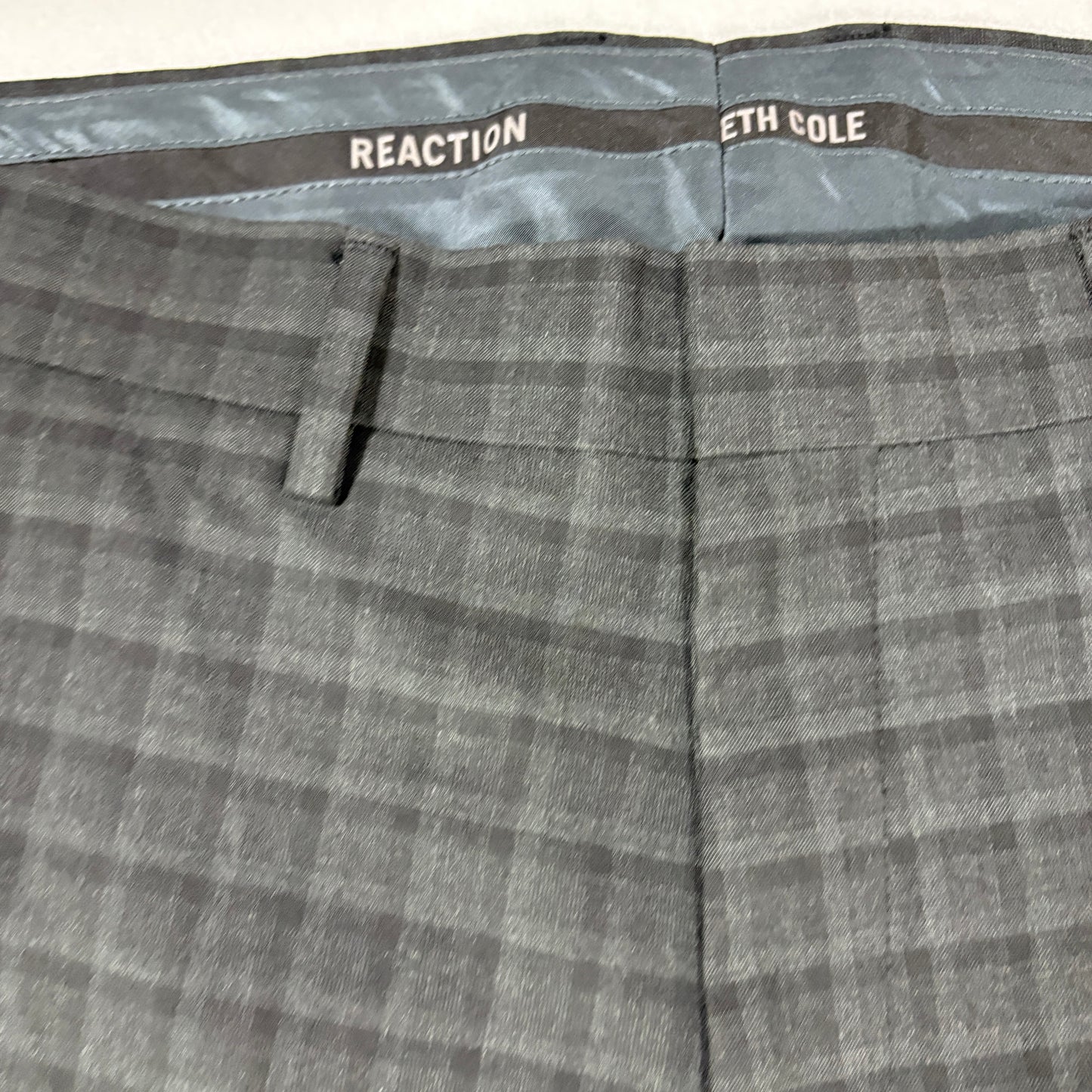 Kenneth Cole Reaction Pants 36x29 Gray Plaid Dress Slacks Flat Front Stretch