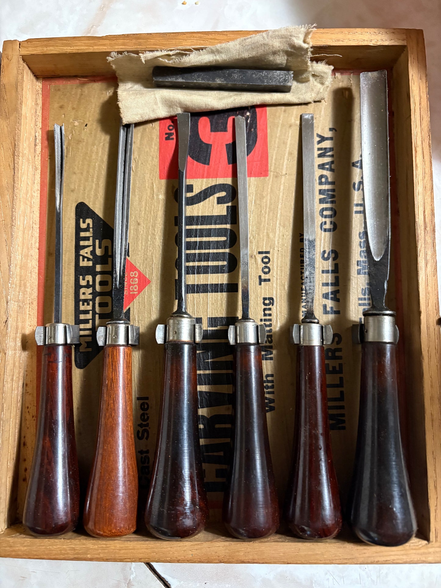 Vintage Millers Falls No. 33 Carving Tool Set – 12pc Cast Steel Wood Carving Chisels in Original Wooden Box – Made in USA