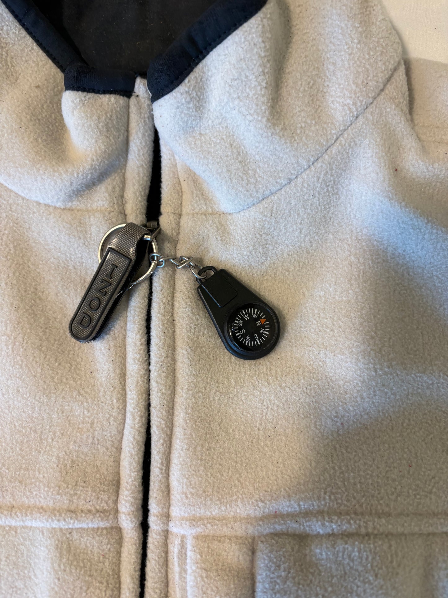 IZOD Men’s Fleece Vest Beige Black Size L Compass Zip Outdoor Hiking Layer Softshell