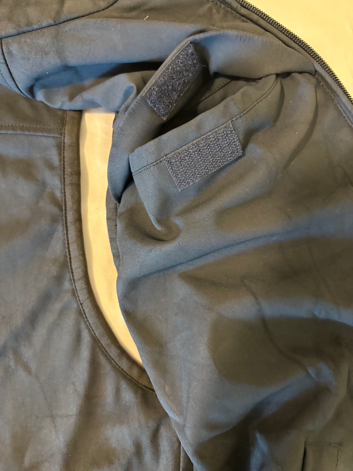 IZOD Men’s Fleece Vest Beige Black Size L Compass Zip Outdoor Hiking Layer Softshell