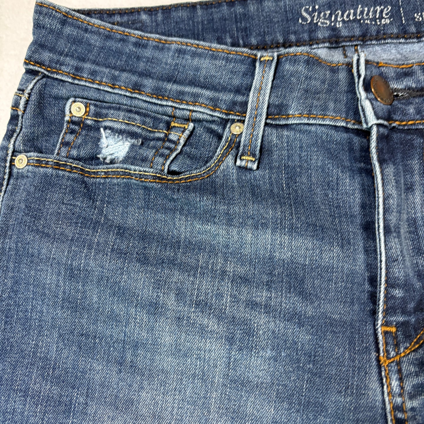 Levis Signature Womens Jeans Size 6 W28 Straight Leg Blue Denim Classic Vintage