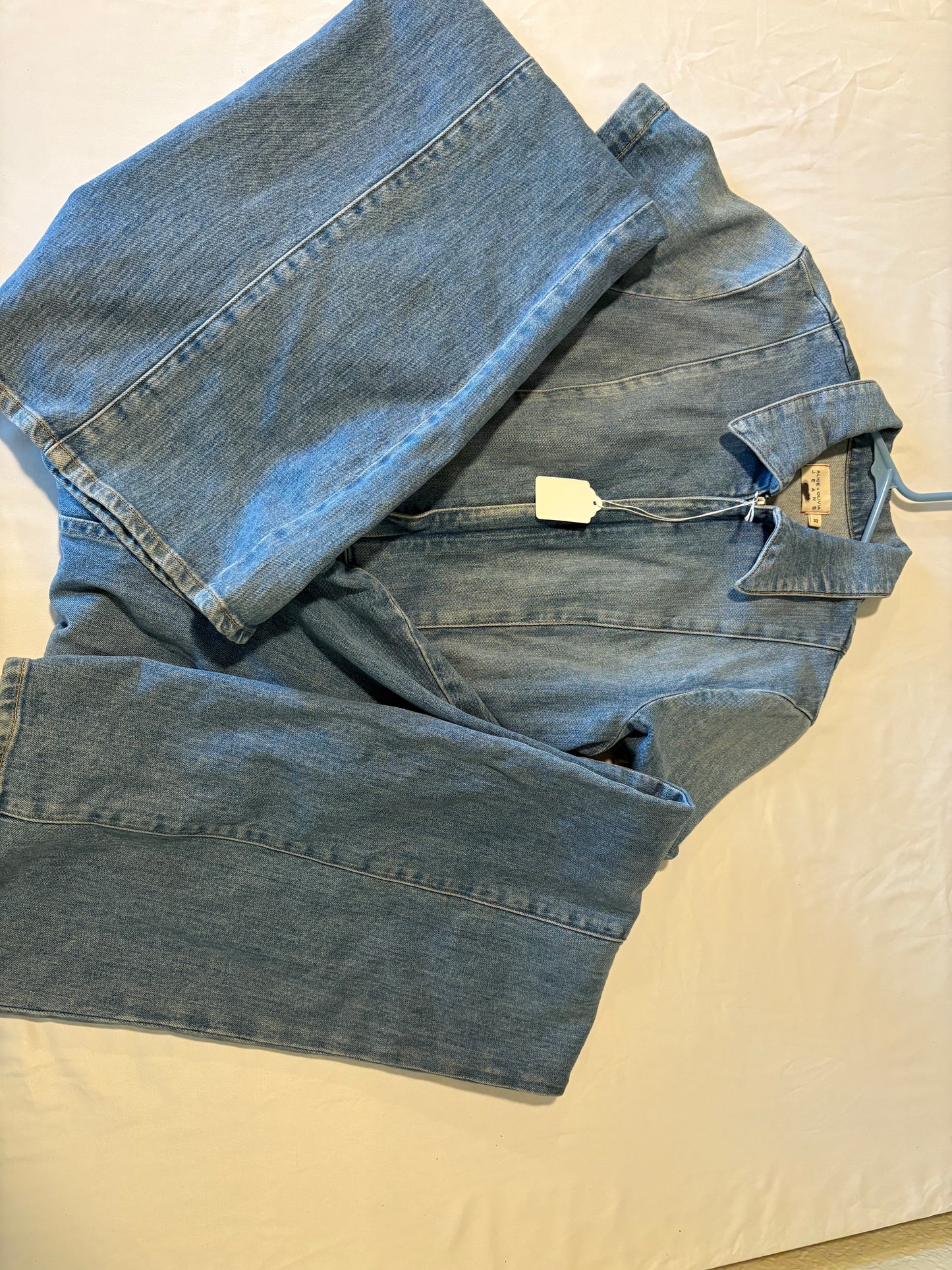 Alice + Olivia Light Wash Denim Jumpsuit Size 32 | Short Sleeve Zip Front | 52" Length