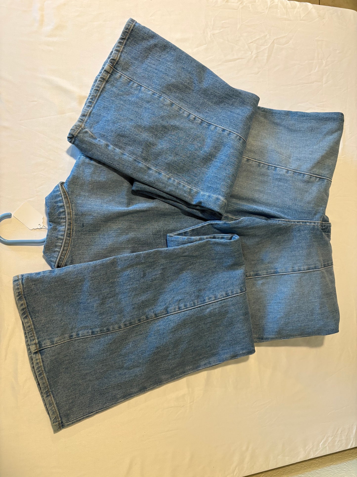 Alice + Olivia Light Wash Denim Jumpsuit Size 32 | Short Sleeve Zip Front | 52" Length