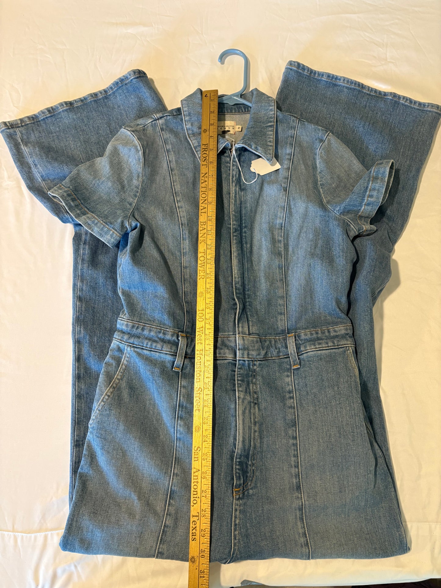 Alice + Olivia Light Wash Denim Jumpsuit Size 32 | Short Sleeve Zip Front | 52" Length