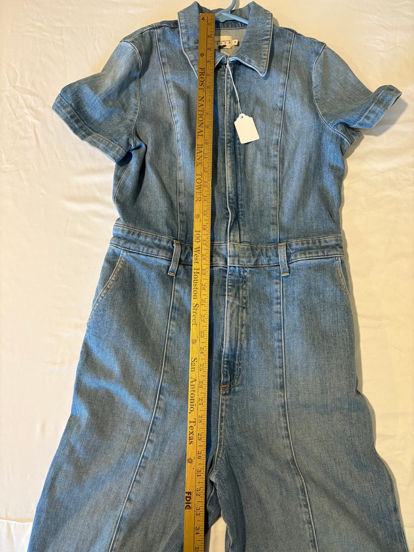 Alice + Olivia Light Wash Denim Jumpsuit Size 32 | Short Sleeve Zip Front | 52" Length
