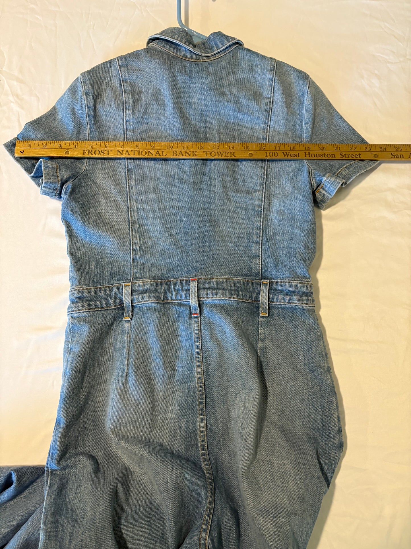 Alice + Olivia Light Wash Denim Jumpsuit Size 32 | Short Sleeve Zip Front | 52" Length