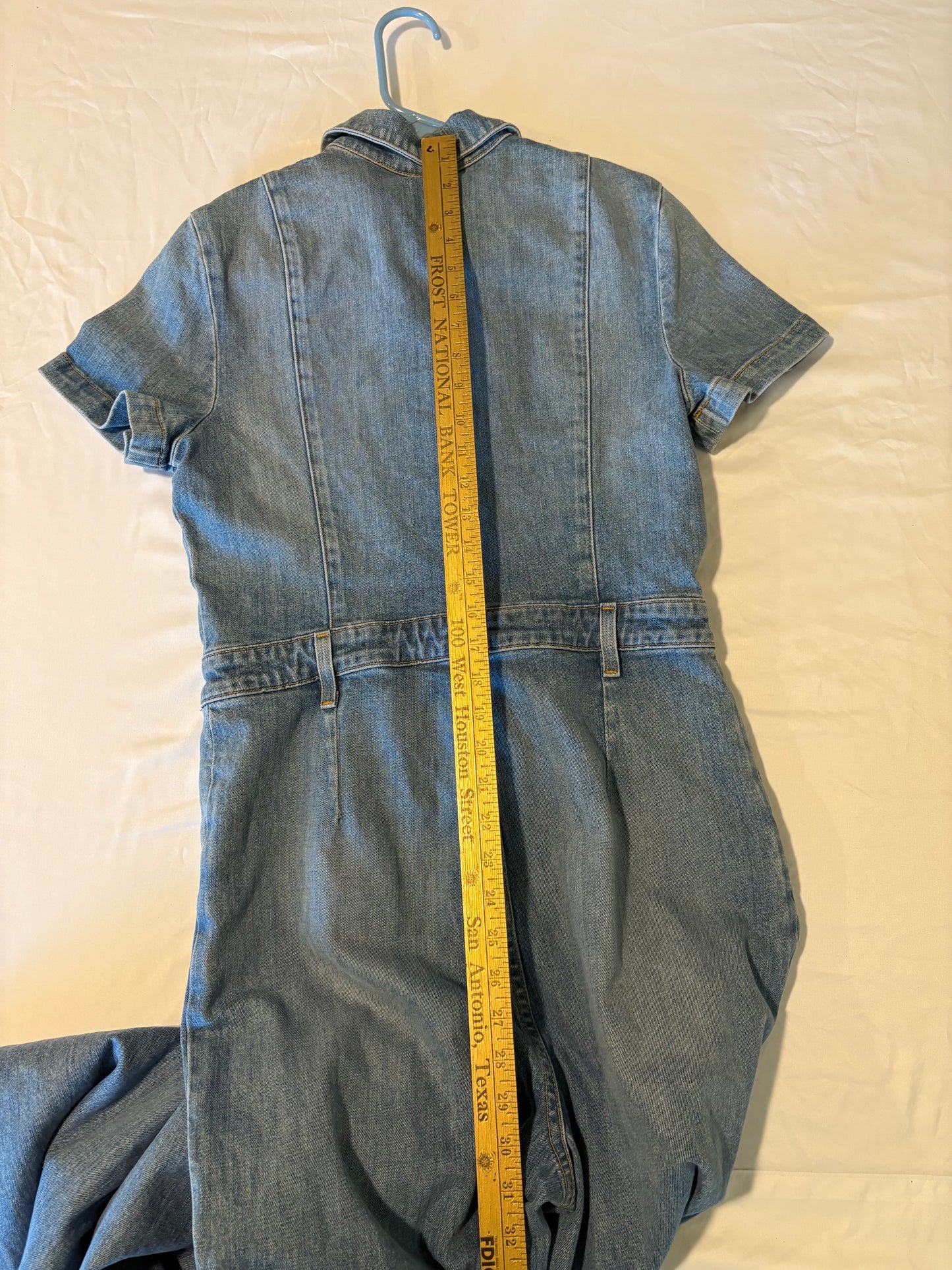 Alice + Olivia Light Wash Denim Jumpsuit Size 32 | Short Sleeve Zip Front | 52" Length