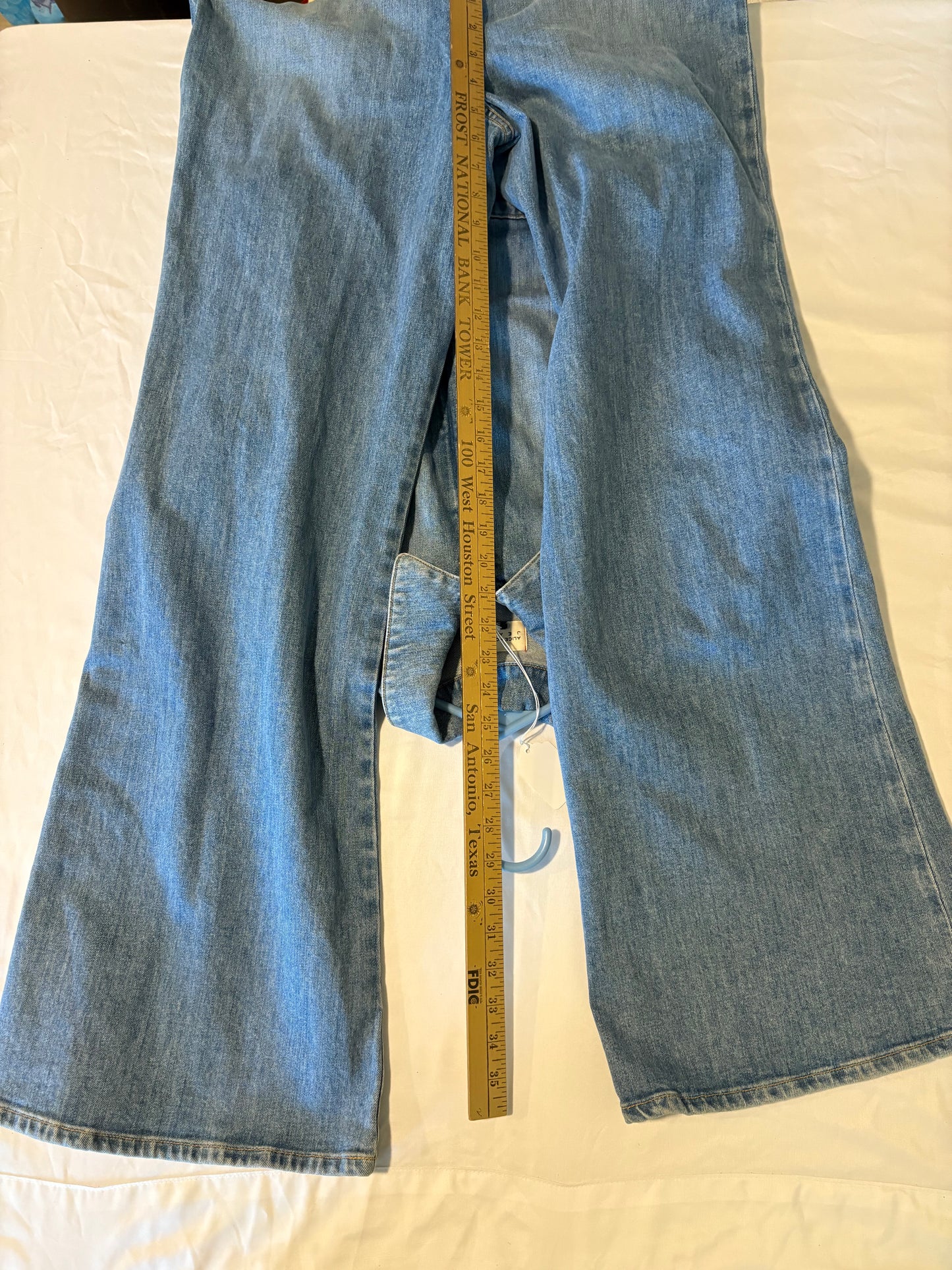 Alice + Olivia Light Wash Denim Jumpsuit Size 32 | Short Sleeve Zip Front | 52" Length