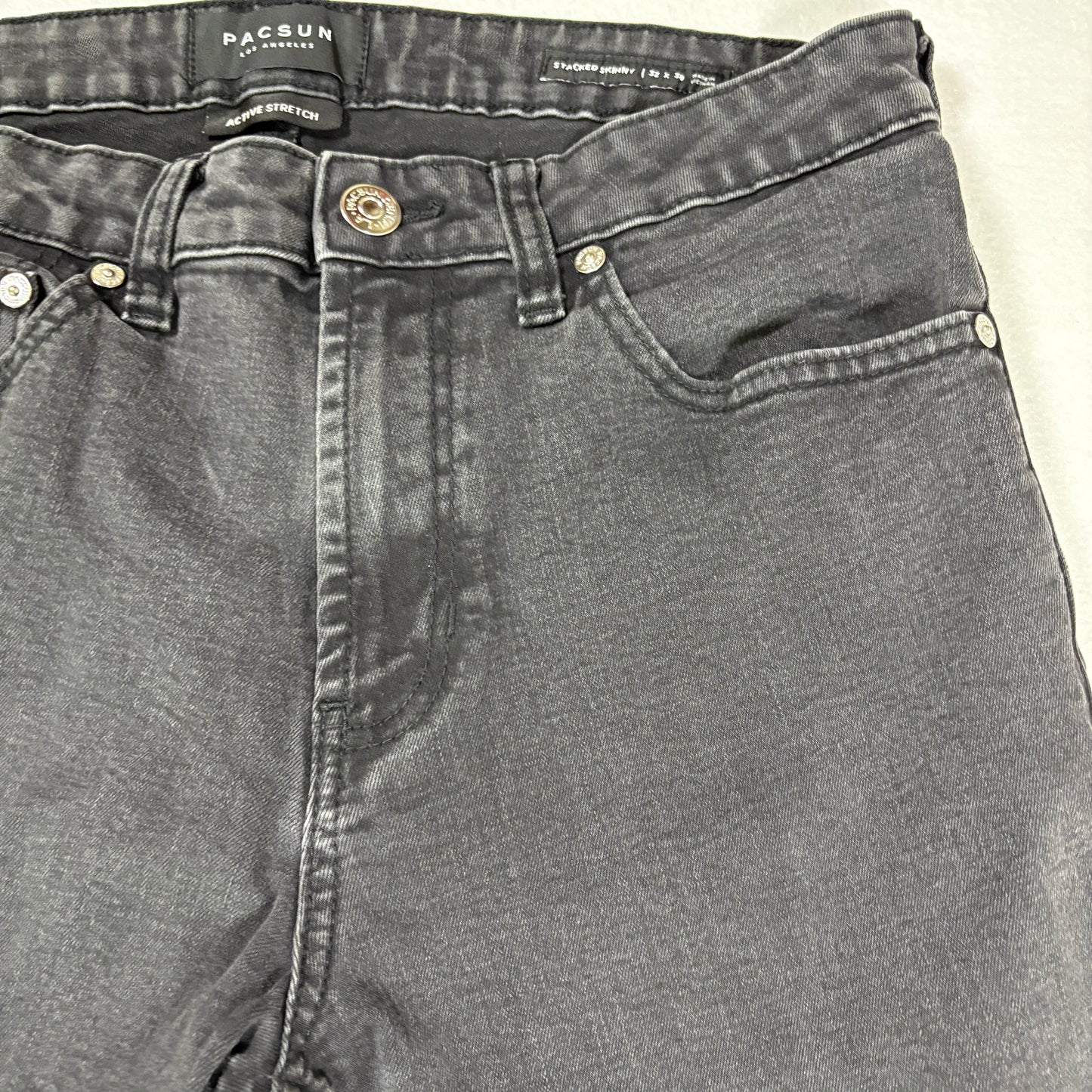 PacSun Mens Jeans 32x30 Black Stacked Skinny Active Stretch Denim Distressed Patch