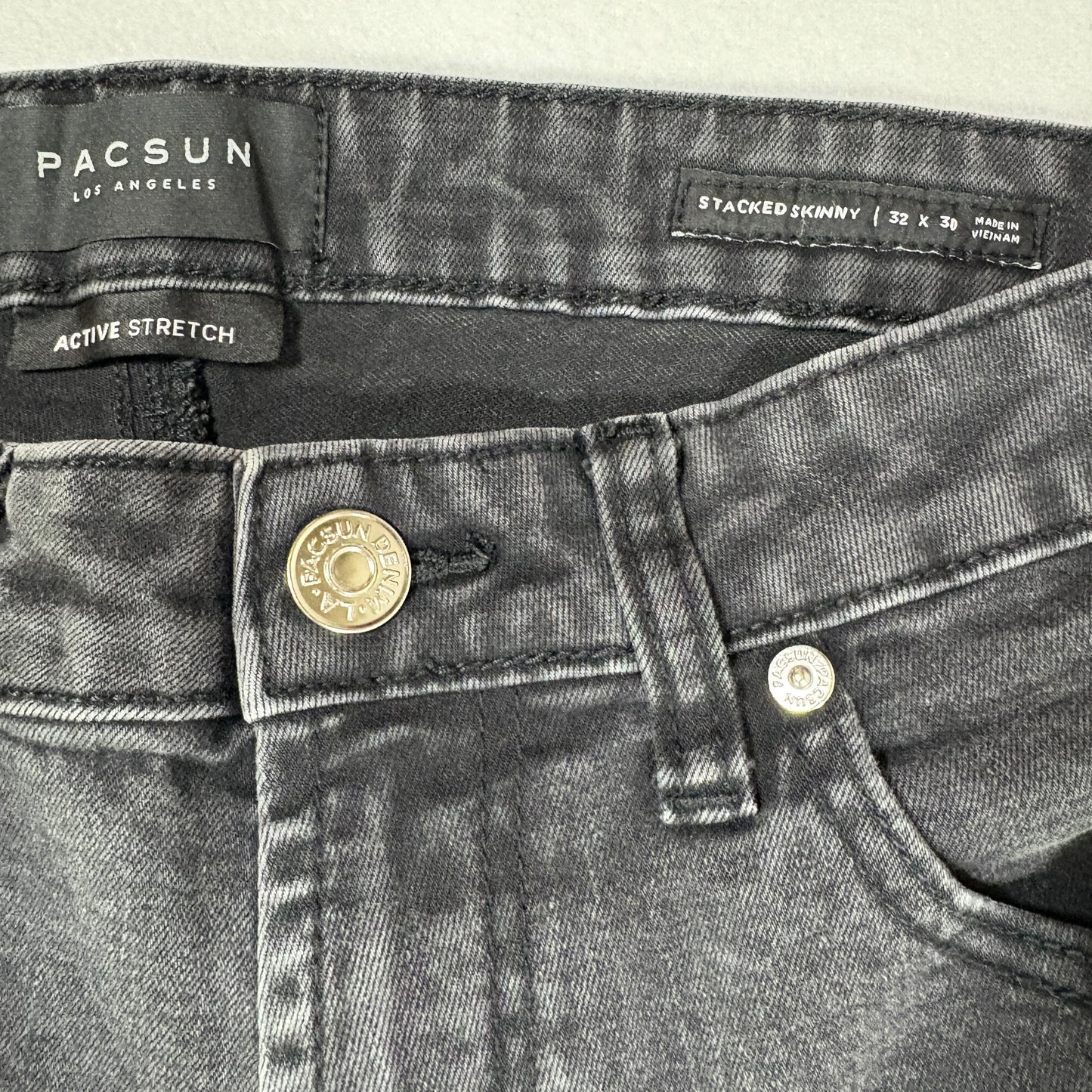 PacSun Mens Jeans 32x30 Black Stacked Skinny Active Stretch Denim Distressed Patch