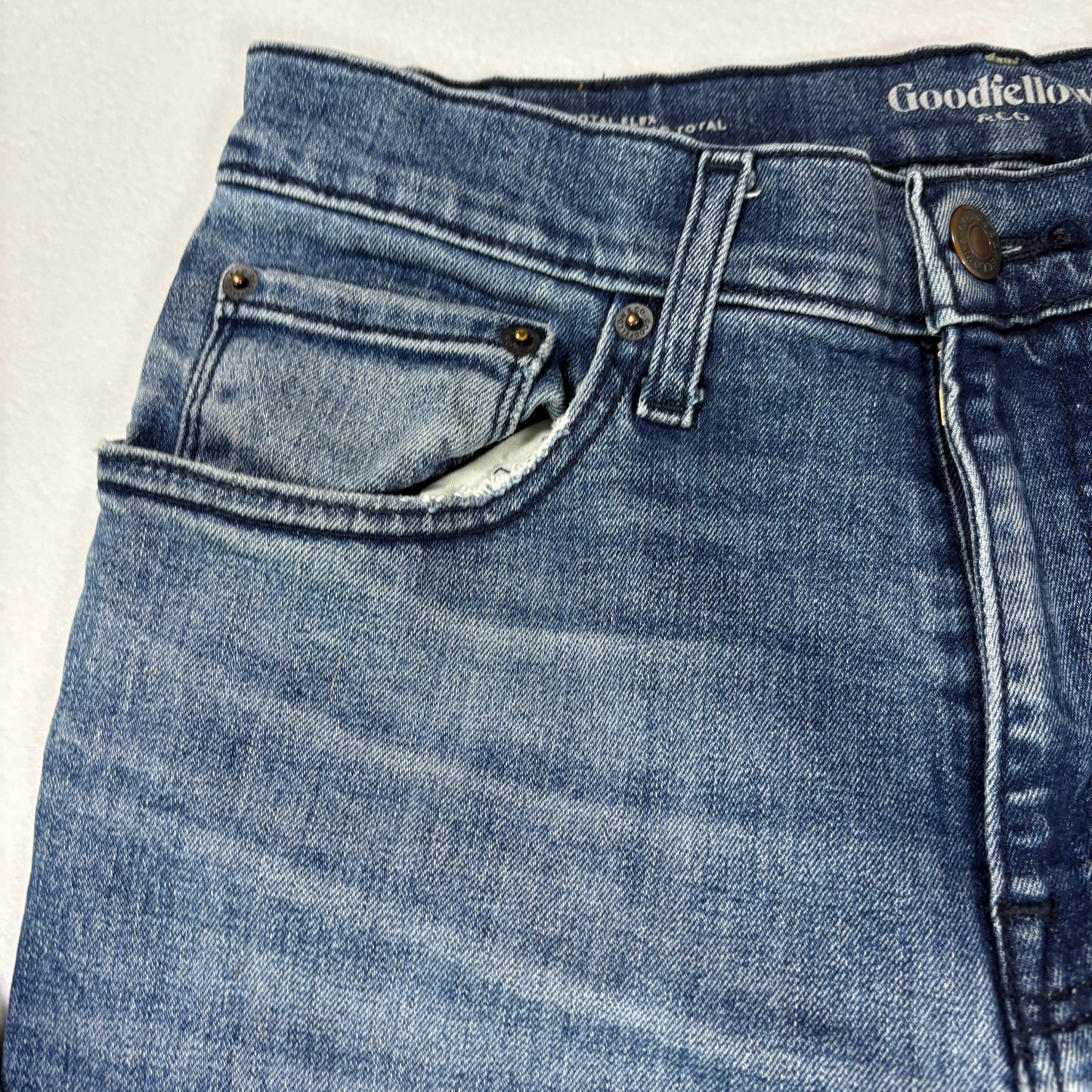 Goodfellow mens blue denim jeans size 30x32 slim fit stretch total flex vintage