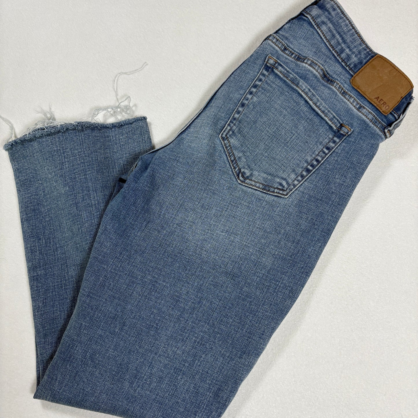 Aeropostale womens blue denim jeans size 8 mid rise kick crop raw hem Y2K vintage