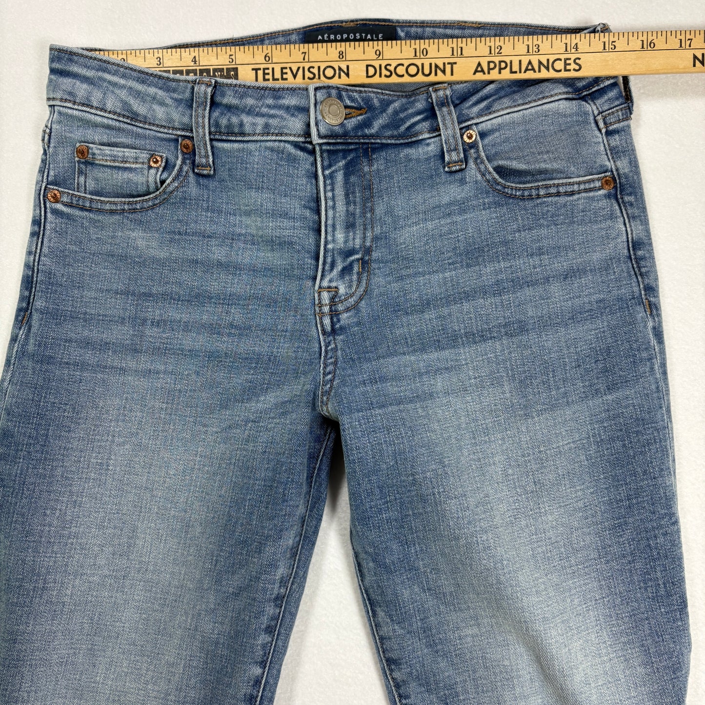 Aeropostale womens blue denim jeans size 8 mid rise kick crop raw hem Y2K vintage