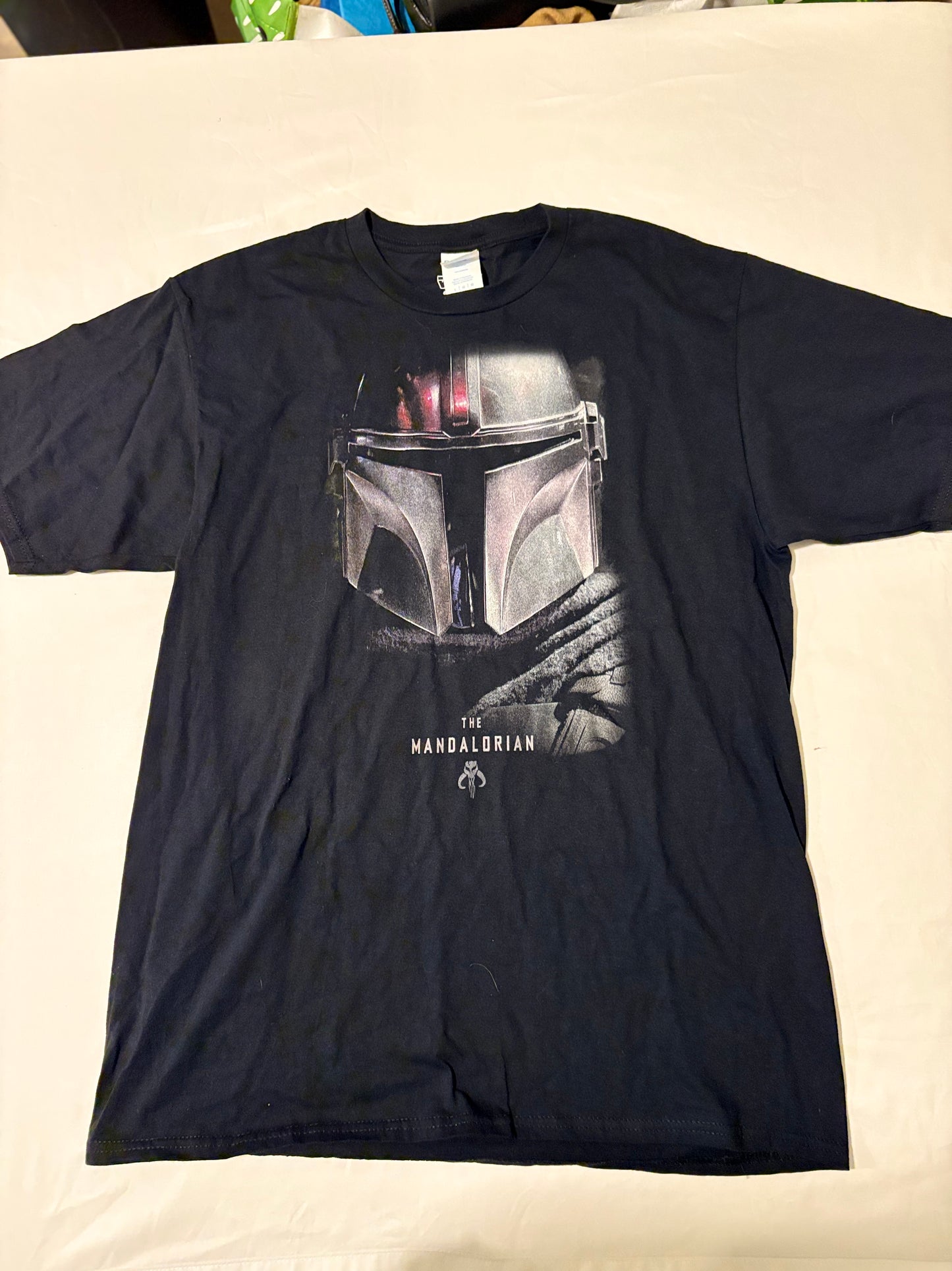 Star Wars The Mandalorian T-Shirt Men’s L Black Din Djarin Helmet Disney Tee