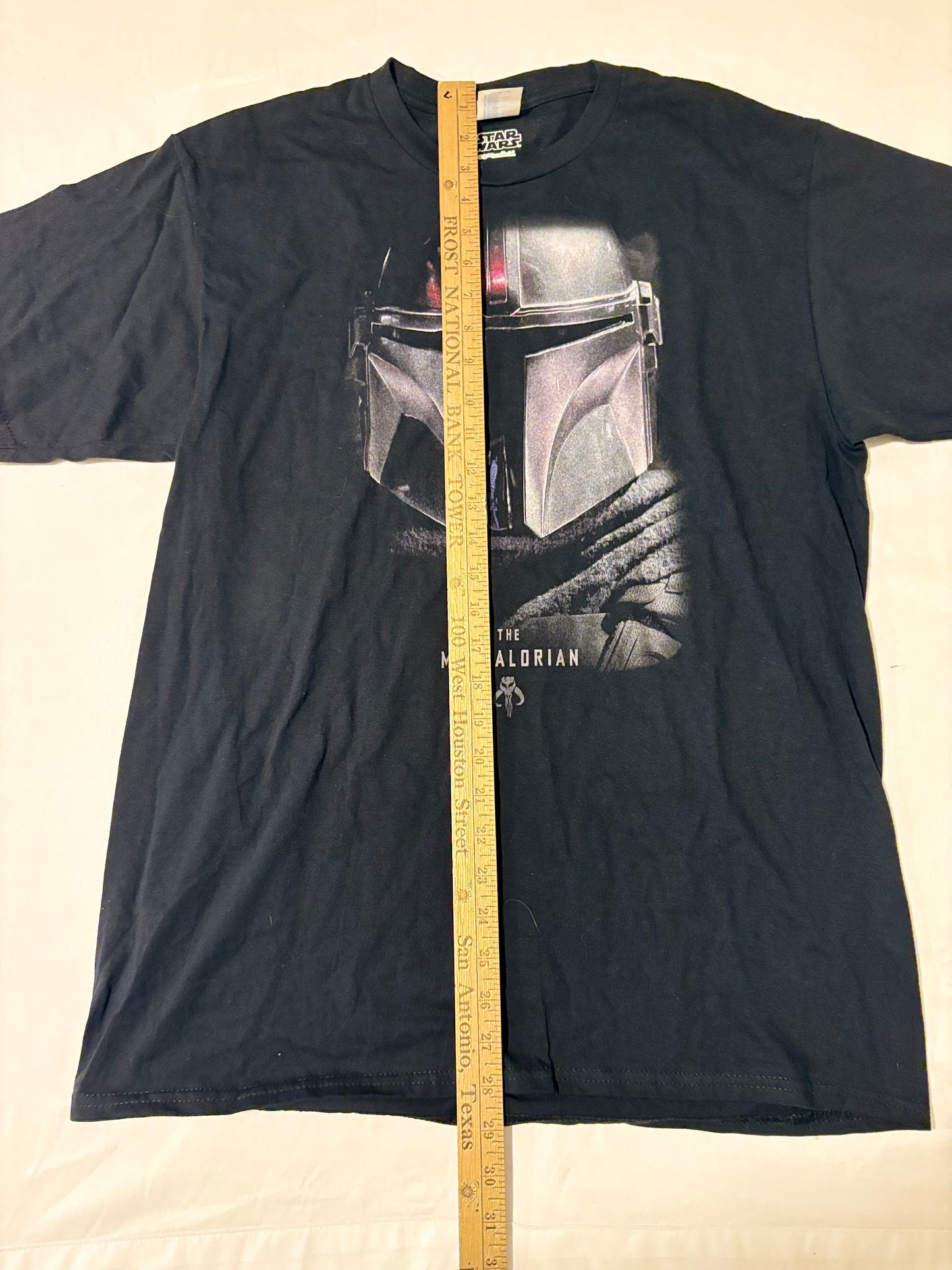 Star Wars The Mandalorian T-Shirt Men’s L Black Din Djarin Helmet Disney Tee