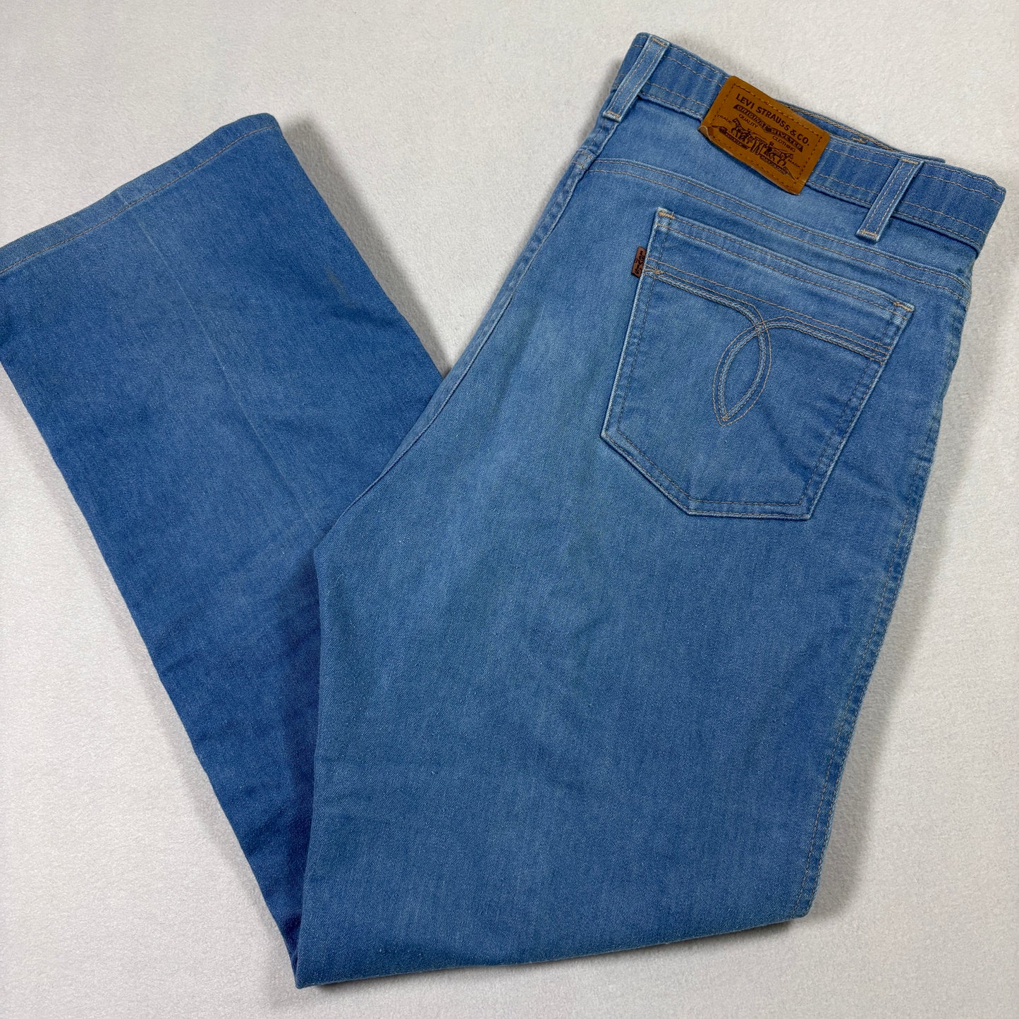 Levis Mens Jeans 38x30 Light Blue Denim Straight Leg Classic Fit Guatemala