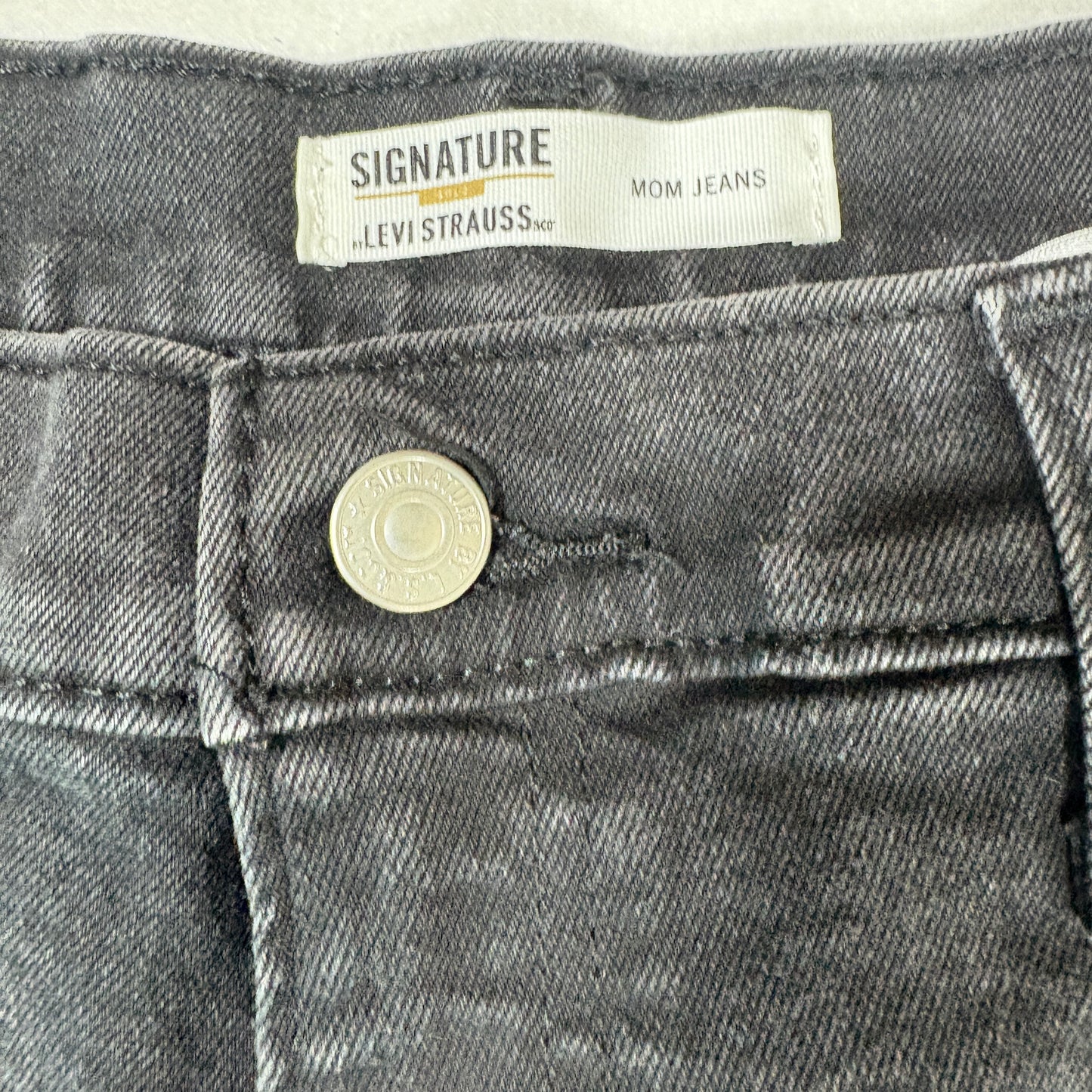 Levi Strauss Womens Black Mom Jeans Size 4 W27 High Rise Slim Straight Denim