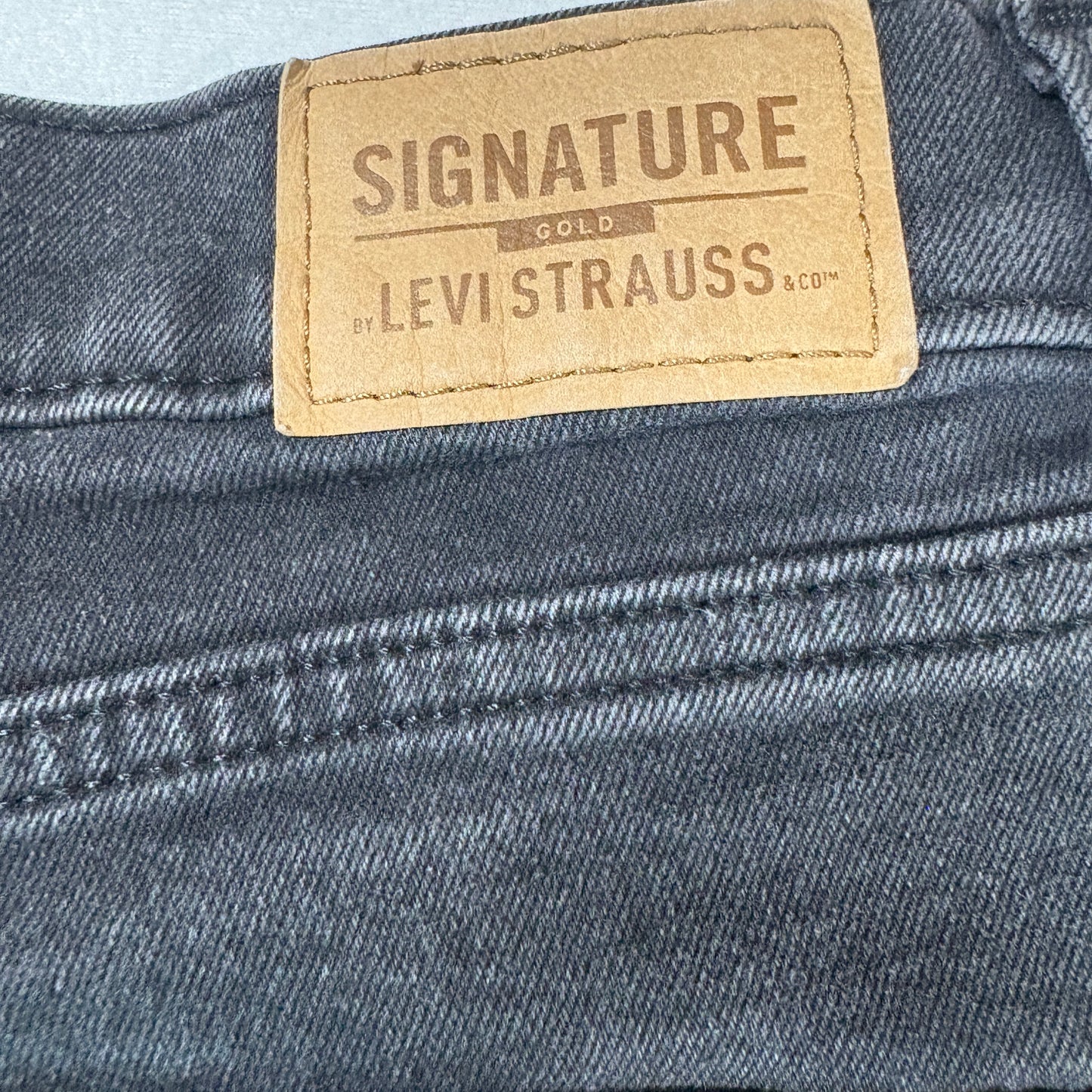 Levi Strauss Womens Black Mom Jeans Size 4 W27 High Rise Slim Straight Denim