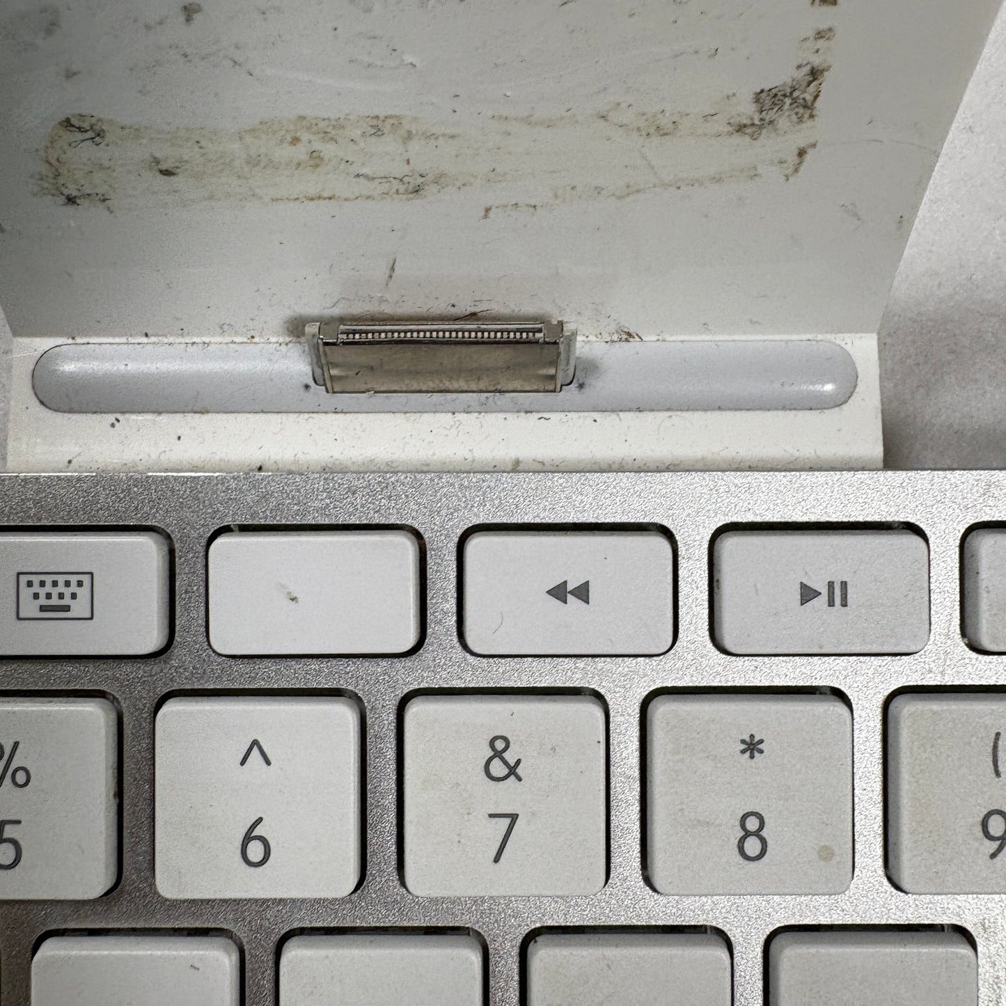 Apple iPad Keyboard Dock A1359 30 Pin Connector Wired Docking Station iPad 1st Gen