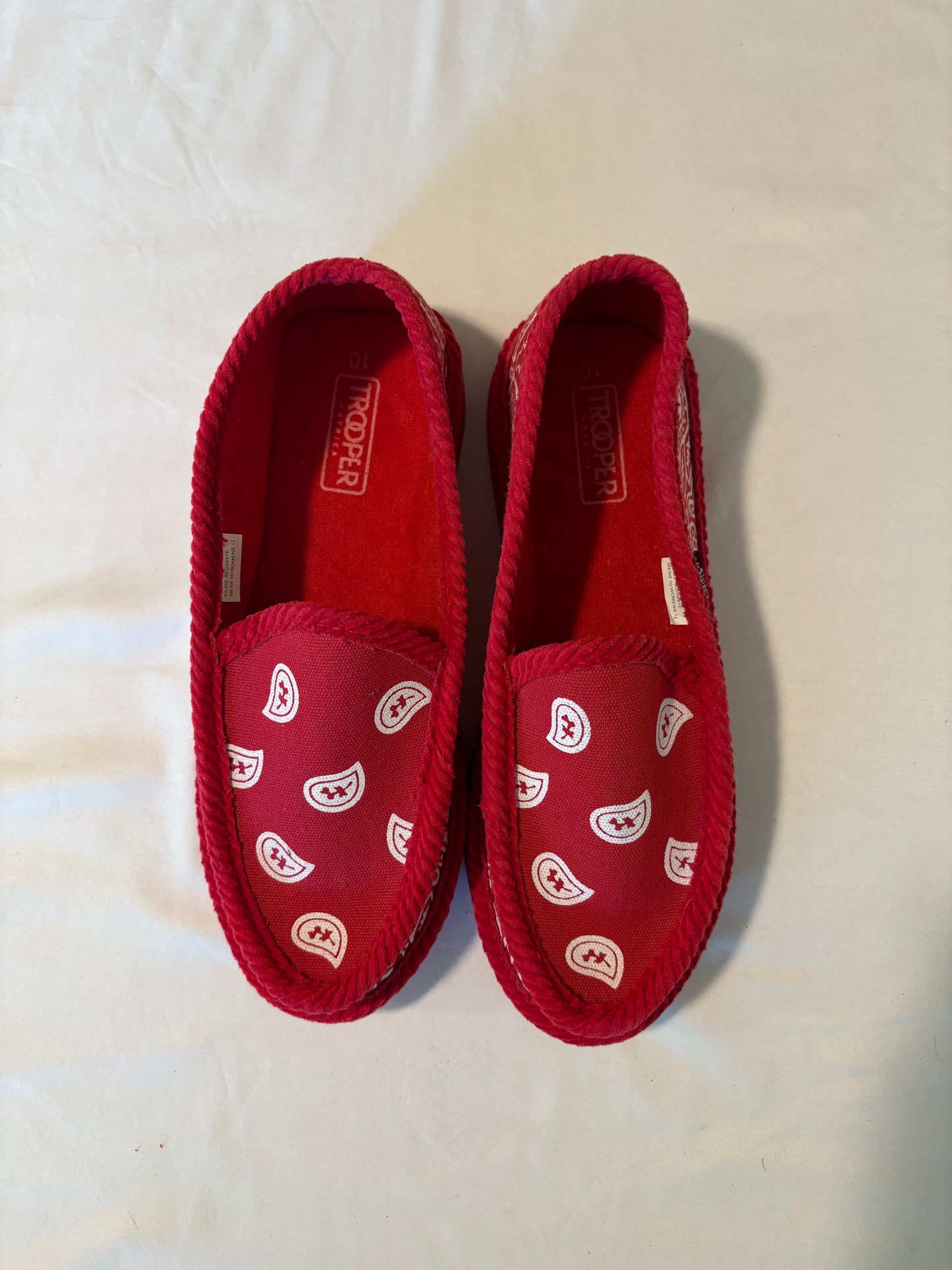 Trooper America Red Bandana Slippers Men’s 10 Women’s 12 House Shoes Paisley