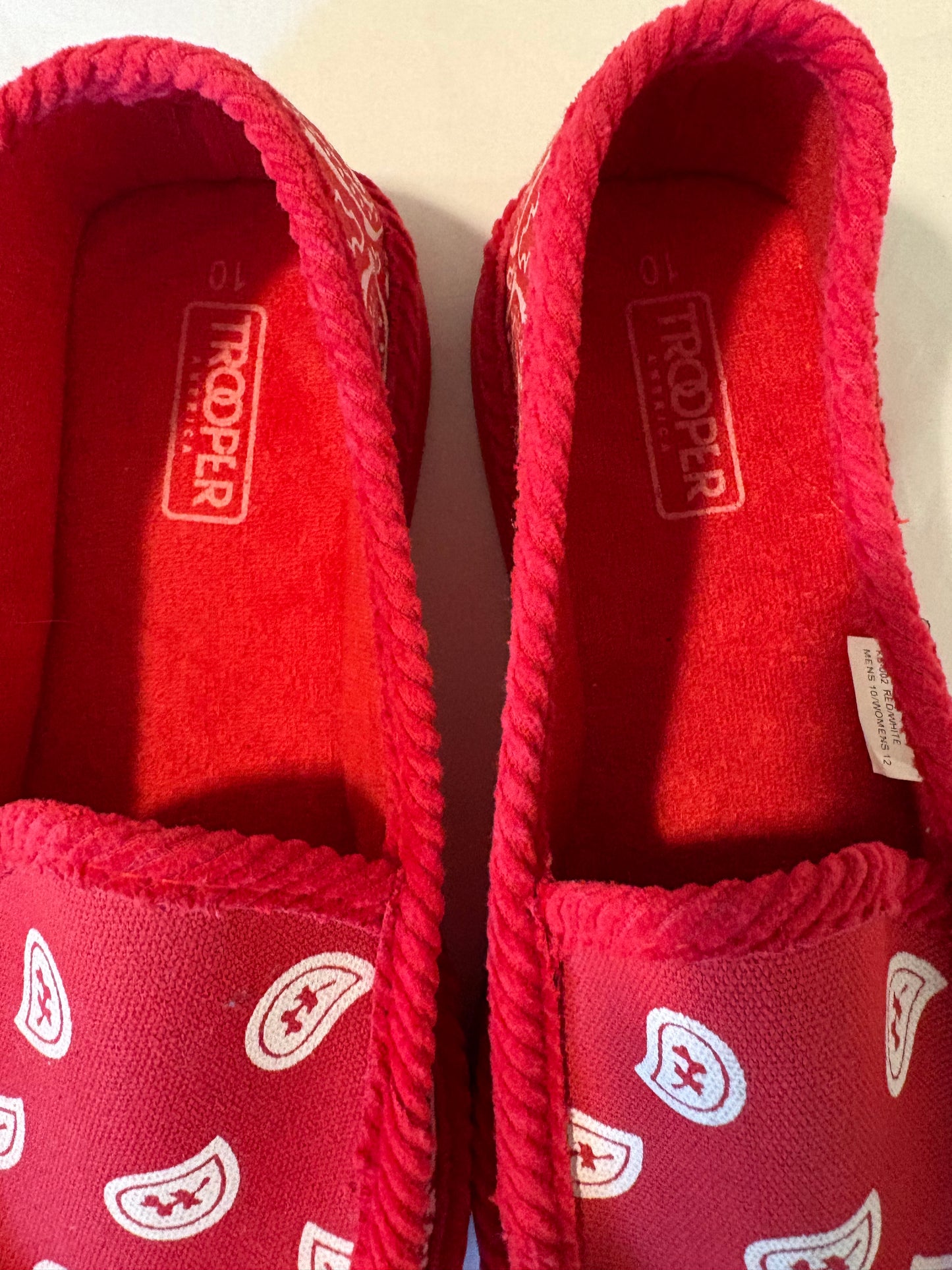 Trooper America Red Bandana Slippers Men’s 10 Women’s 12 House Shoes Paisley