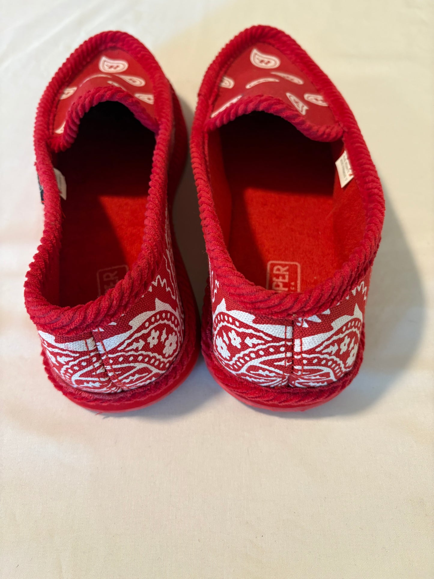 Trooper America Red Bandana Slippers Men’s 10 Women’s 12 House Shoes Paisley