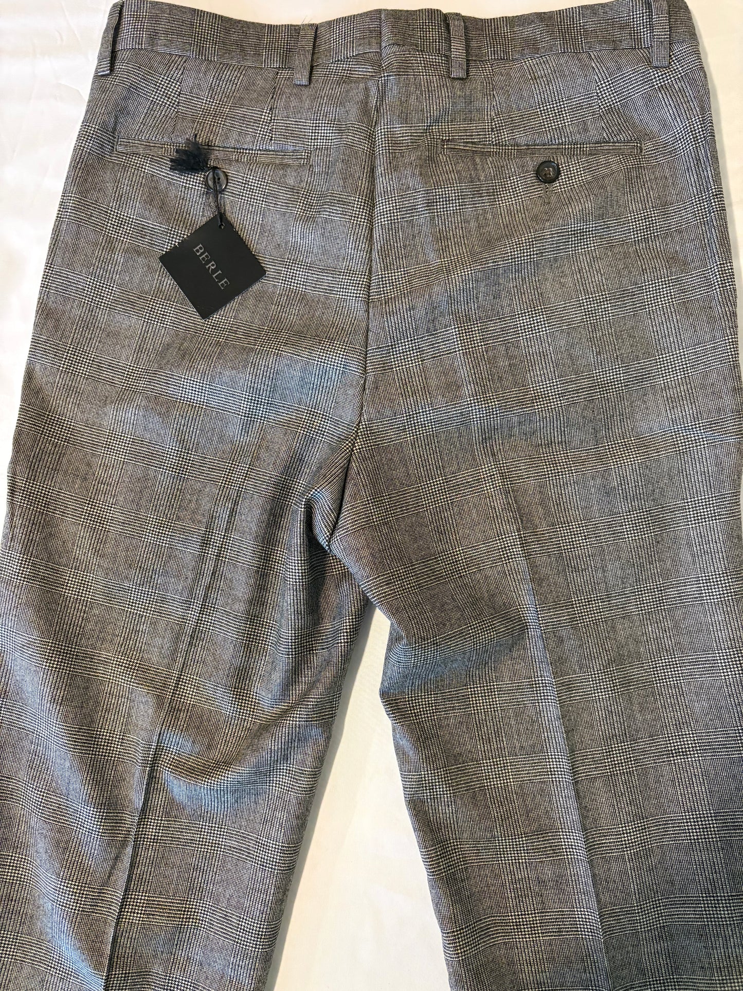 Berle Gray Plaid Dress Pants Men's 33x31 Flat Front Wool Blend Trousers NWT