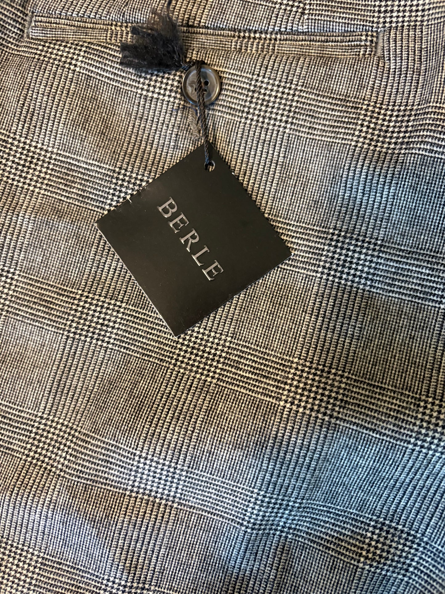 Berle Gray Plaid Dress Pants Men's 33x31 Flat Front Wool Blend Trousers NWT
