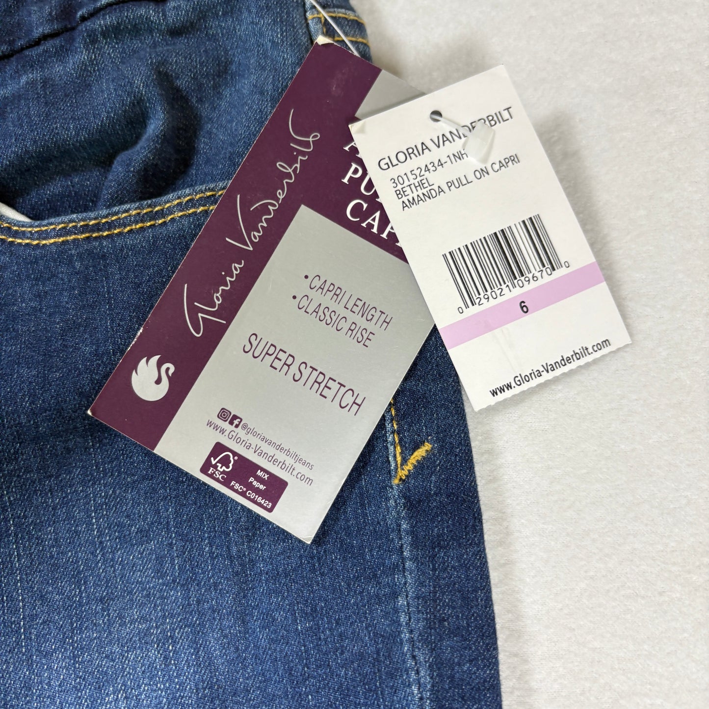 Gloria Vanderbilt Womens Amanda Capri Jeans Size 6 Blue Super Stretch Denim NWT