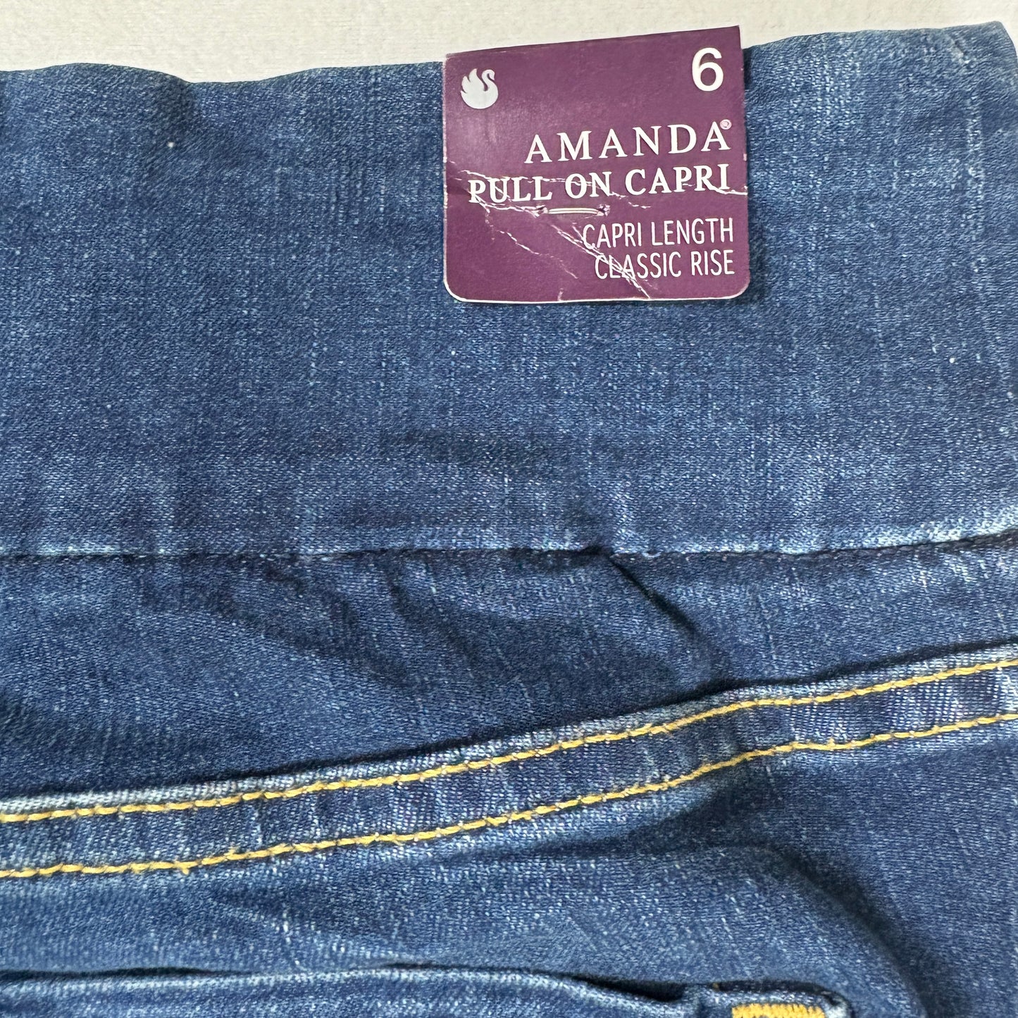 Gloria Vanderbilt Womens Amanda Capri Jeans Size 6 Blue Super Stretch Denim NWT