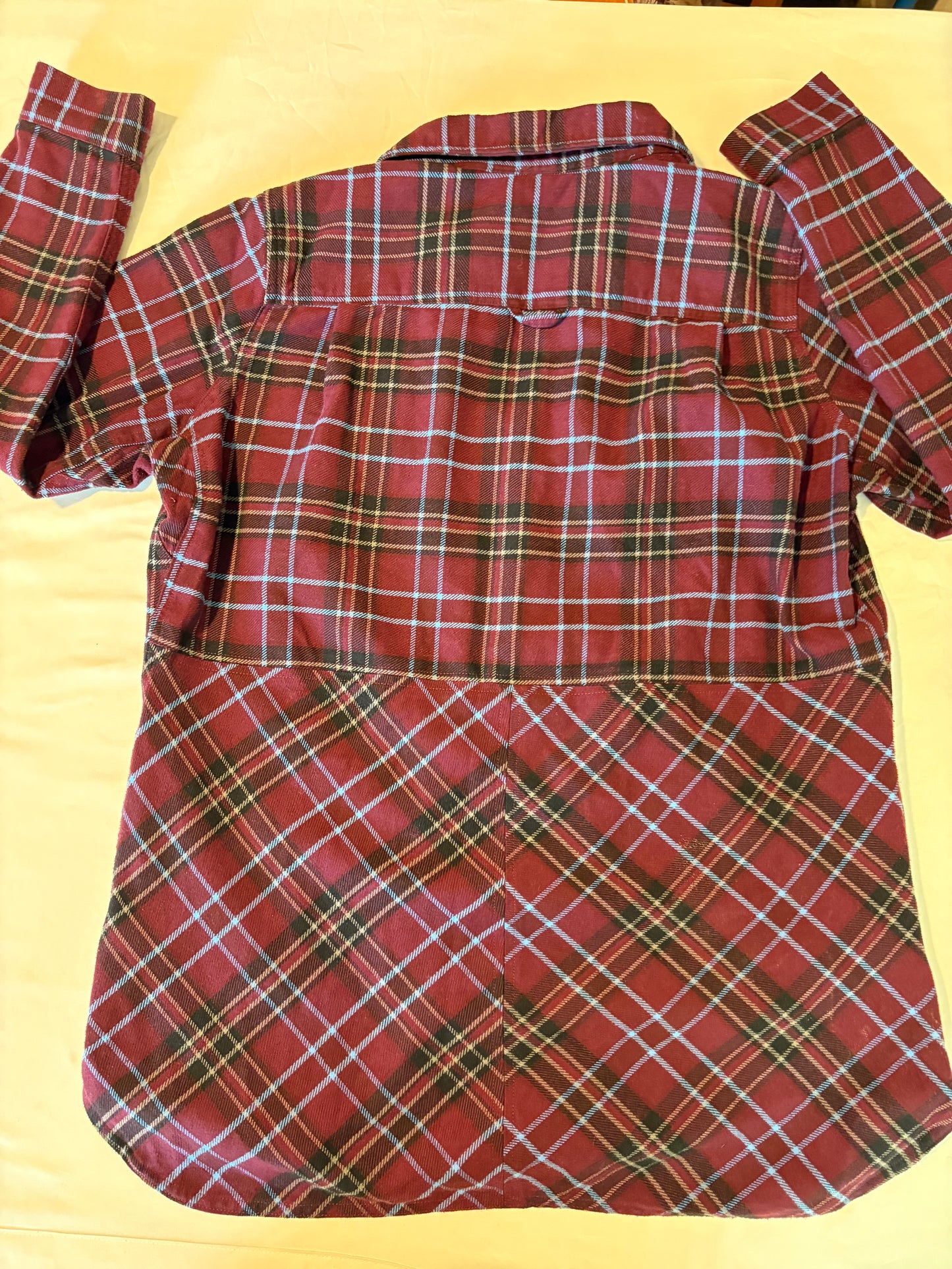 Duluth Trading Co Women’s Flannel Shirt L Plaid Button Up Red Blue Long Sleeve