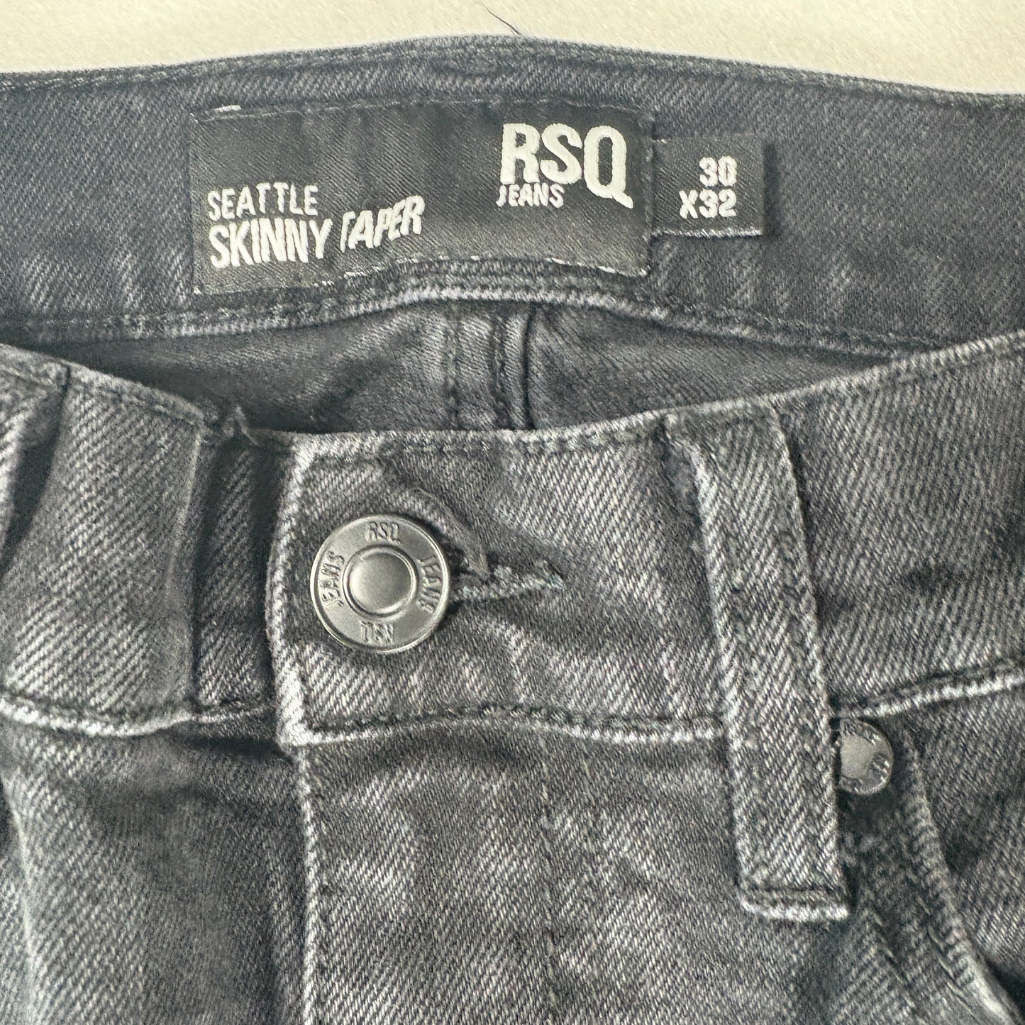 RSQ Mens Black Skinny Jeans 30x32 Distressed Tapered Denim Y2K Grunge