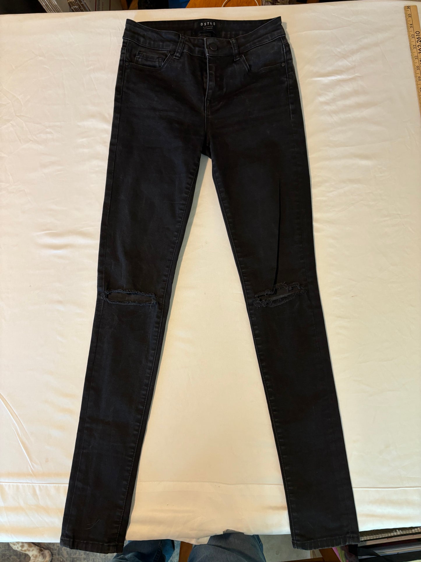 DSTLD Men’s Black Skinny Jeans 28x32 Distressed Knee Stretch Denim Made in Turkey