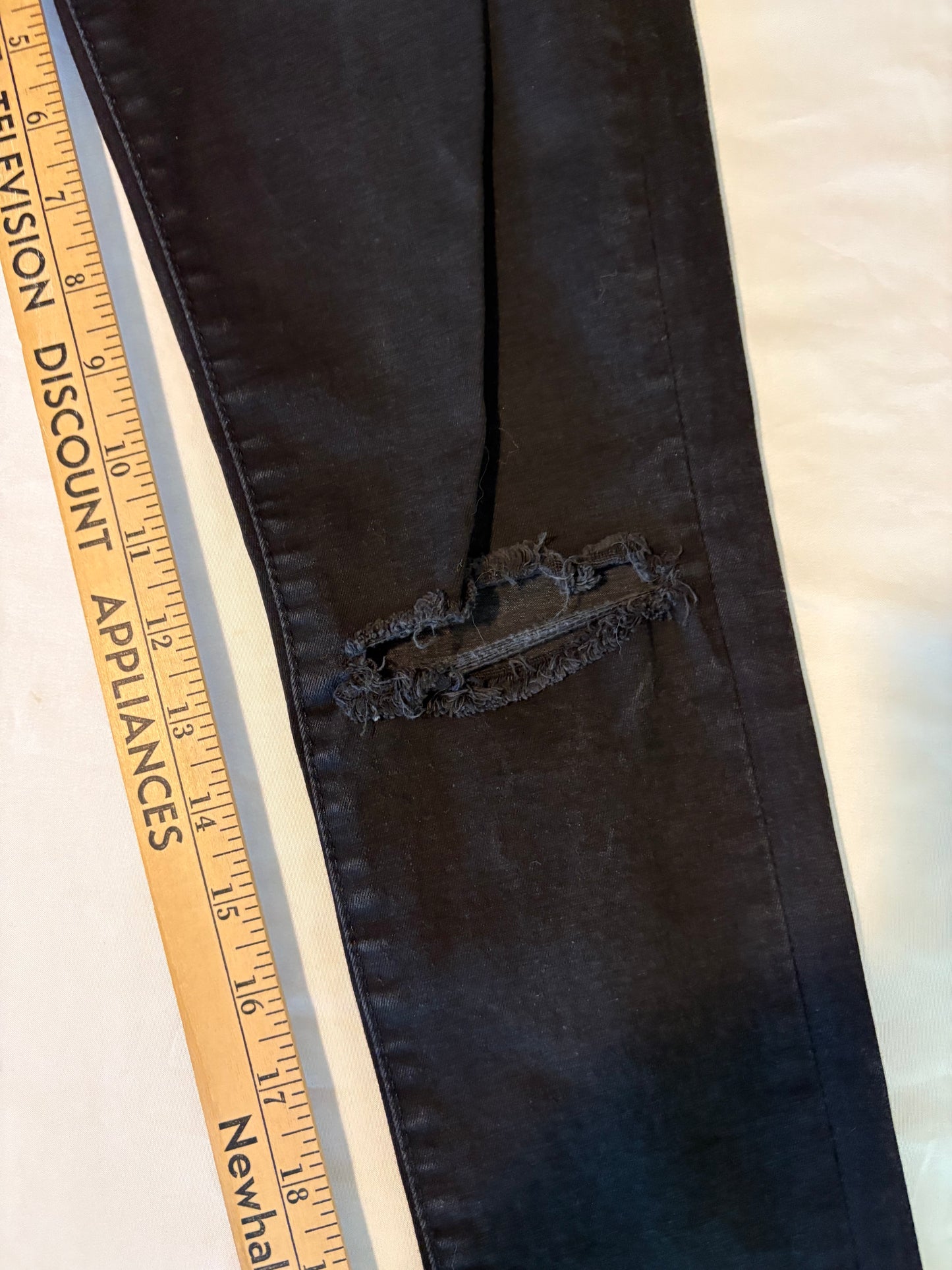 DSTLD Men’s Black Skinny Jeans 28x32 Distressed Knee Stretch Denim Made in Turkey