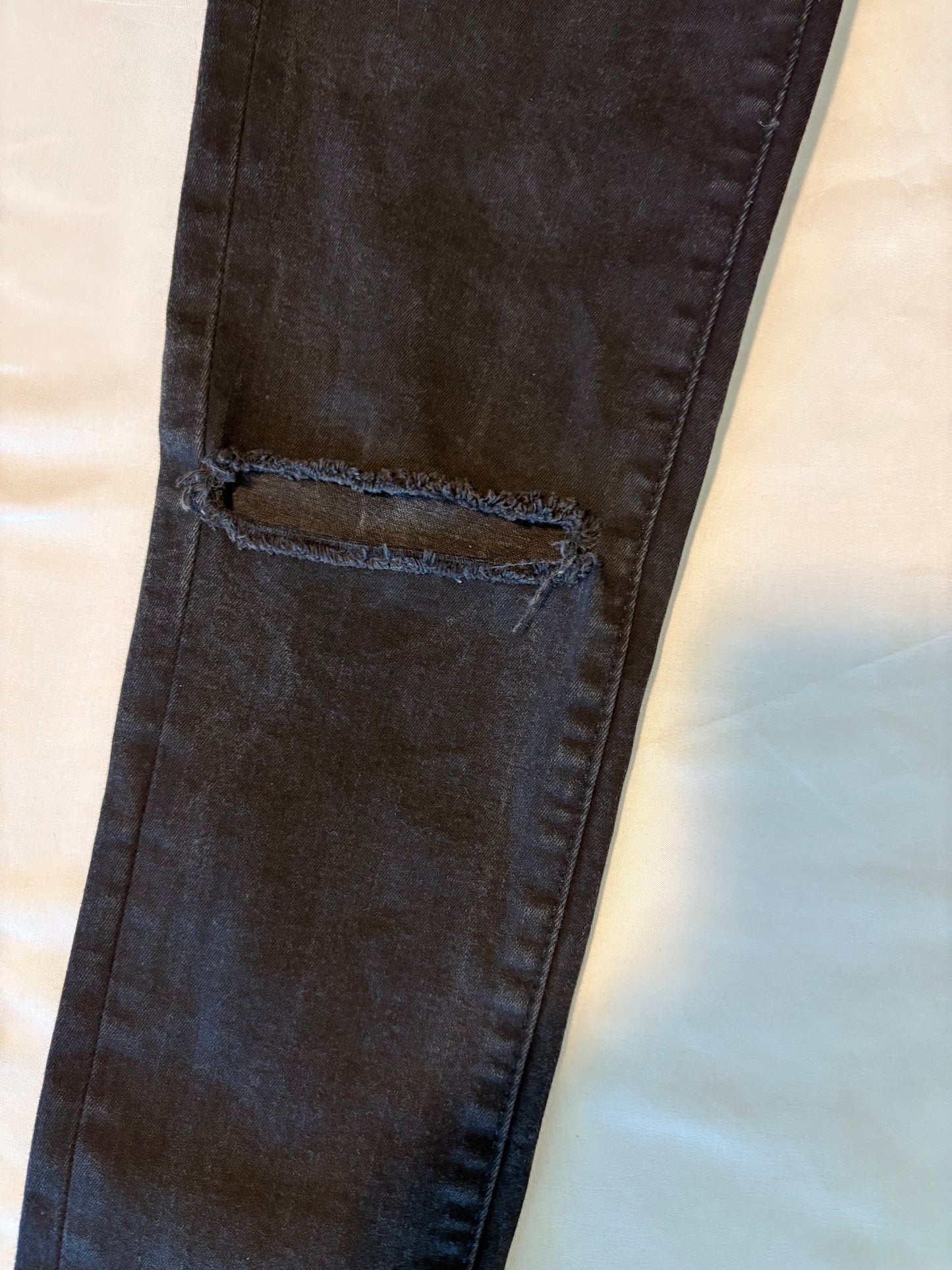 DSTLD Men’s Black Skinny Jeans 28x32 Distressed Knee Stretch Denim Made in Turkey