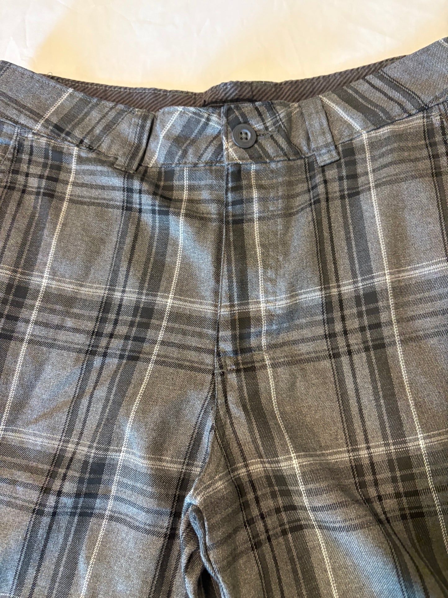 O’Neill Men’s Plaid Shorts Gray Size 30 Walk Shorts Classic Fit Surf Style