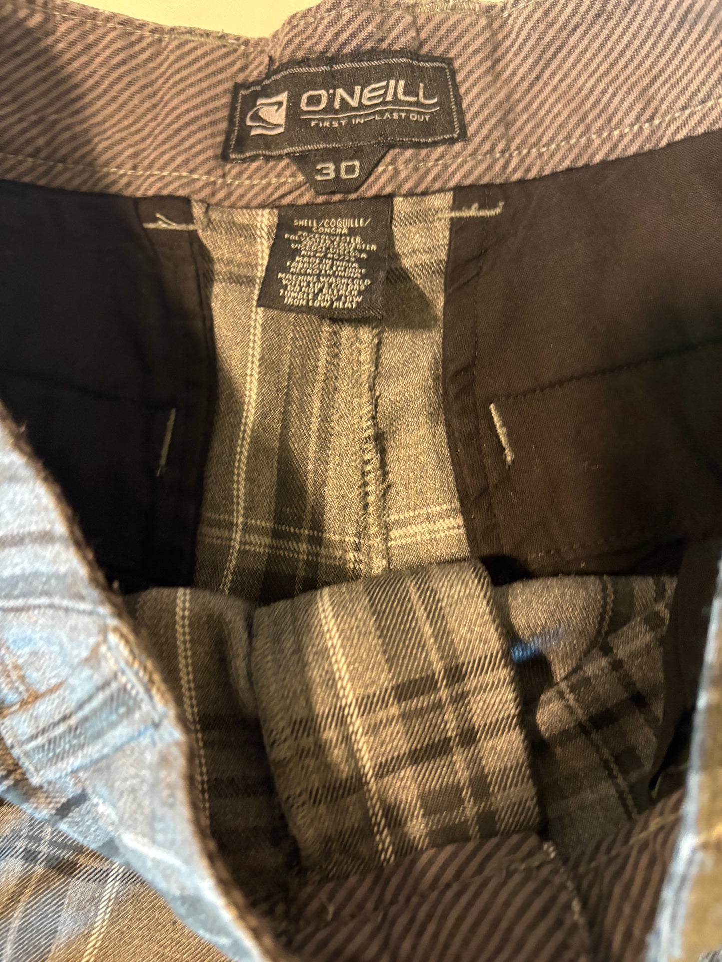O’Neill Men’s Plaid Shorts Gray Size 30 Walk Shorts Classic Fit Surf Style