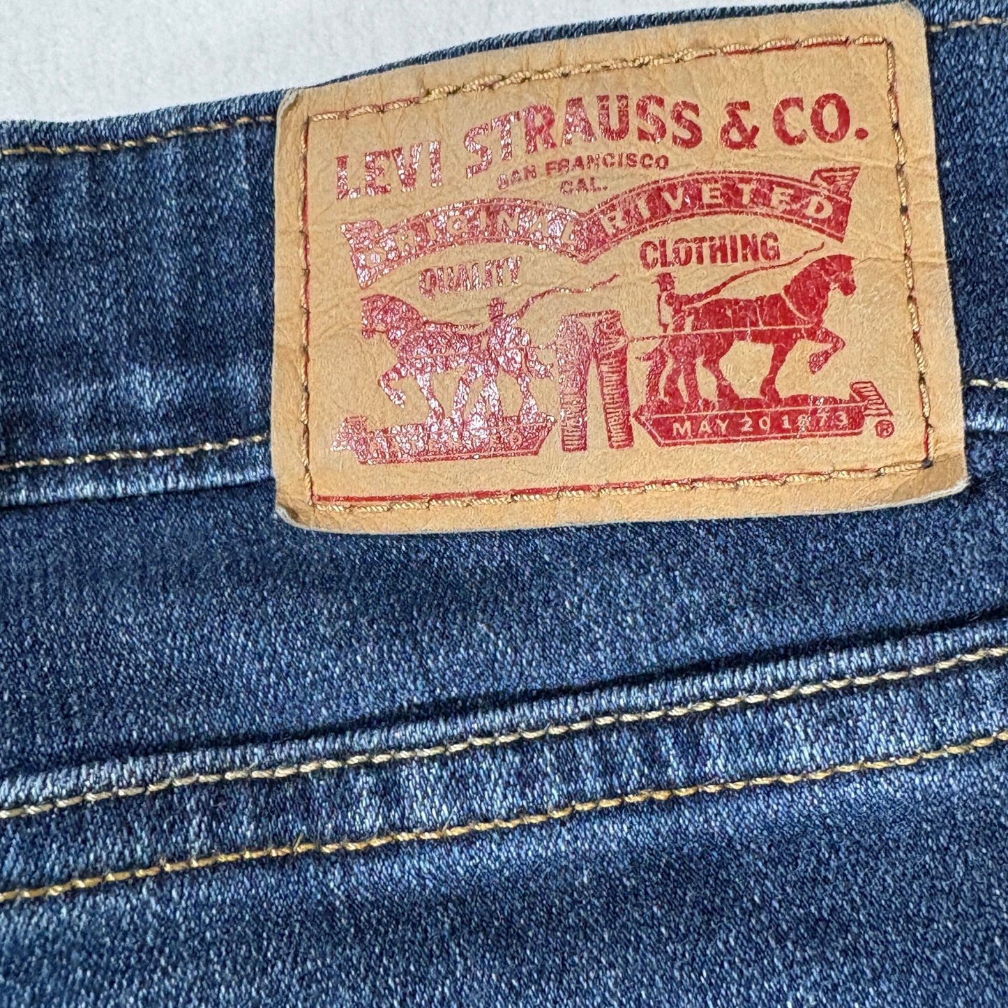 Levis Womens Jeans Sz 12 Blue Mid Rise Skinny Stretch Denim Y2K 90s Vintage Look