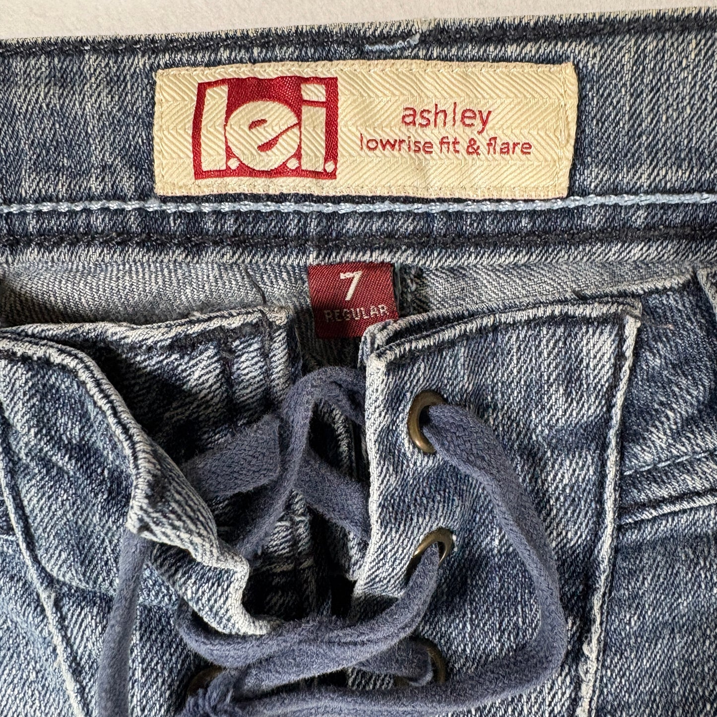 LEI Womens Jeans Sz 7 Low Rise Flare Gray Wash Y2K 2000s Vintage Grunge Ashley